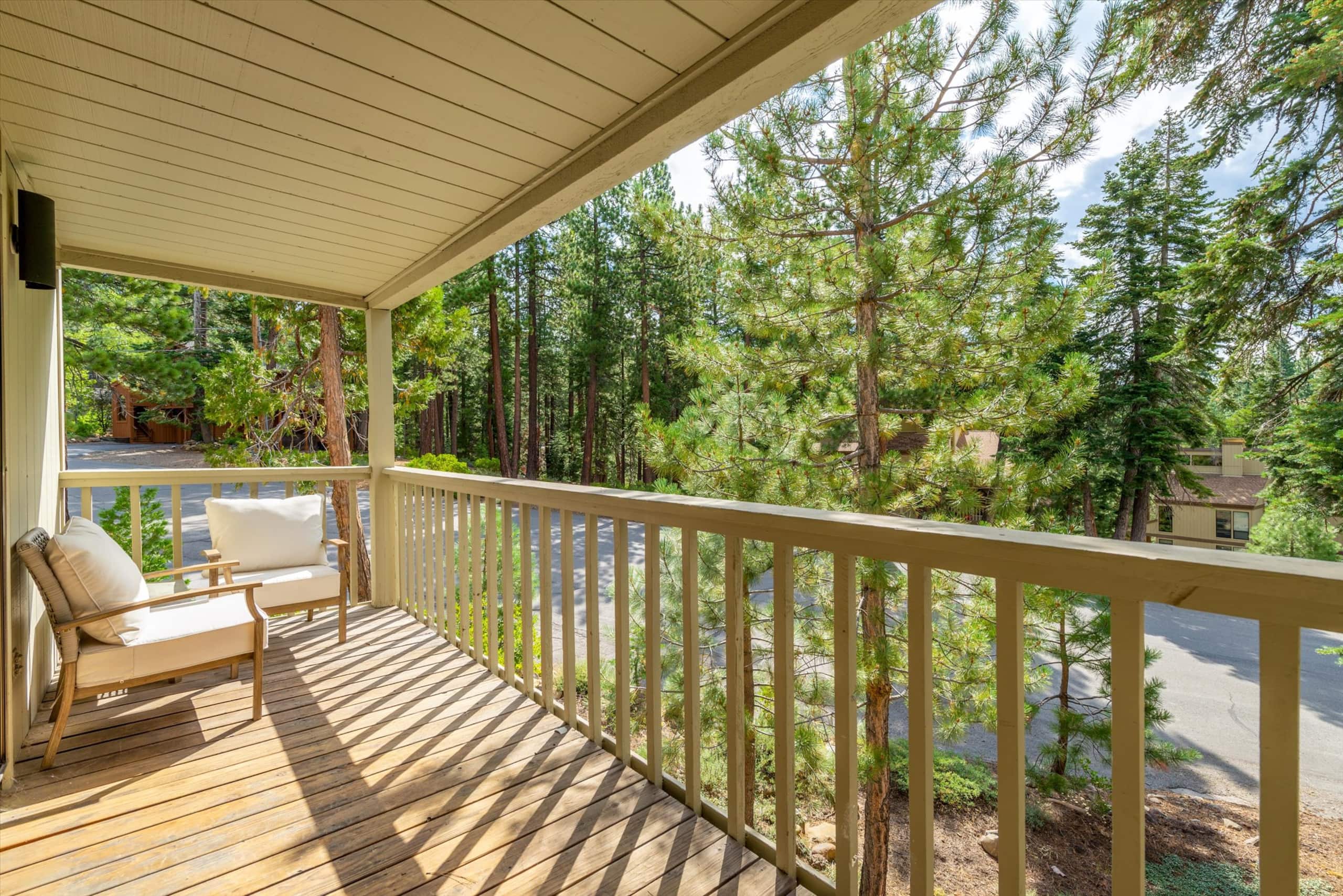 Bright Corner Condo Near Lake & Northstar - Photo 11