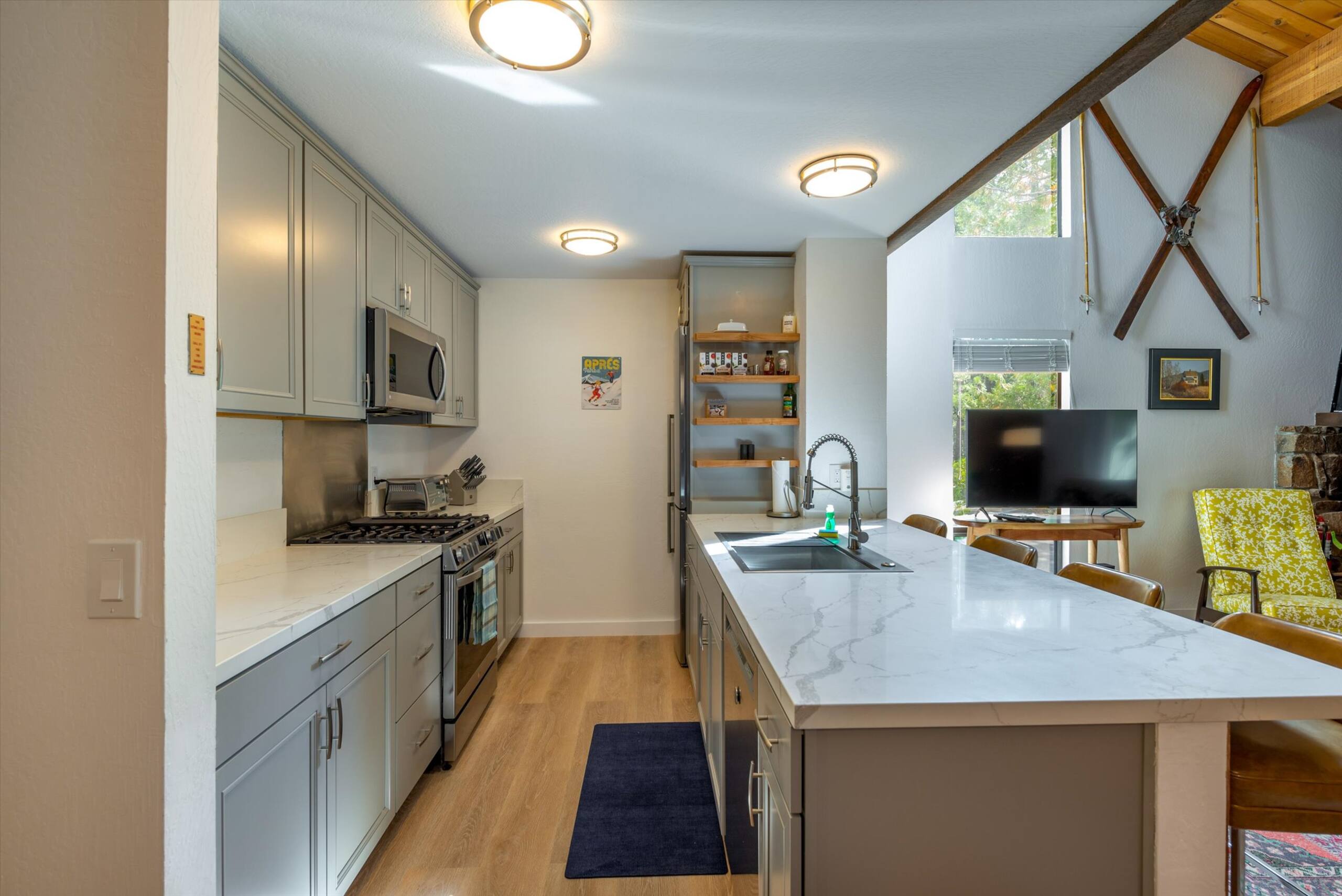 Bright Corner Condo Near Lake & Northstar - Photo 7