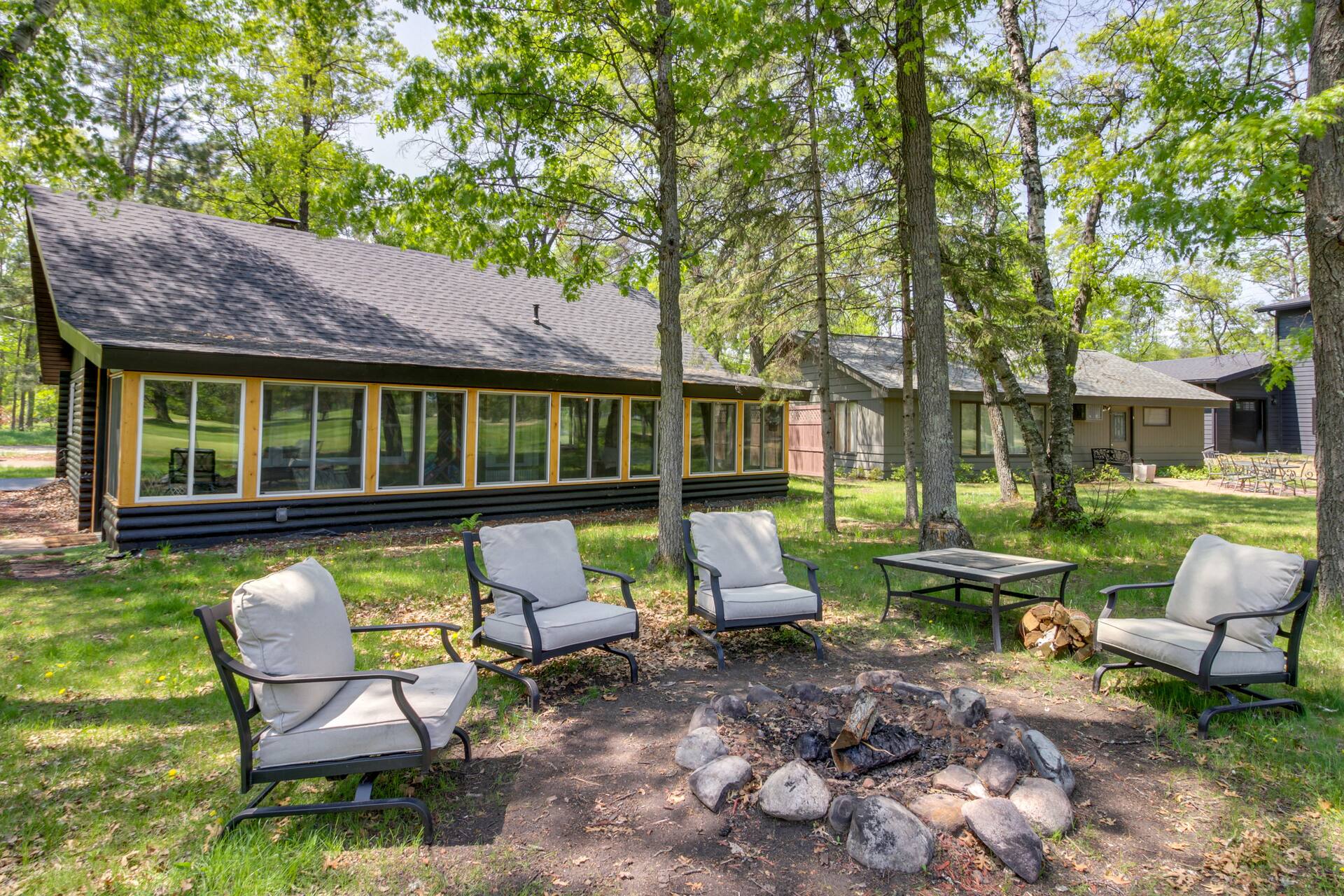 À 1 mile de la plage et du lac : chalet à Breezy Point avec jardin !