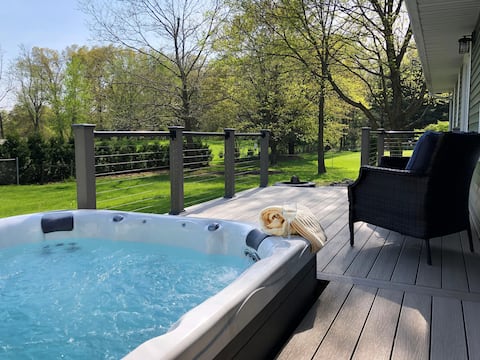 HOT TUB | Beautiful Backyard Oasis|Newly Renovated