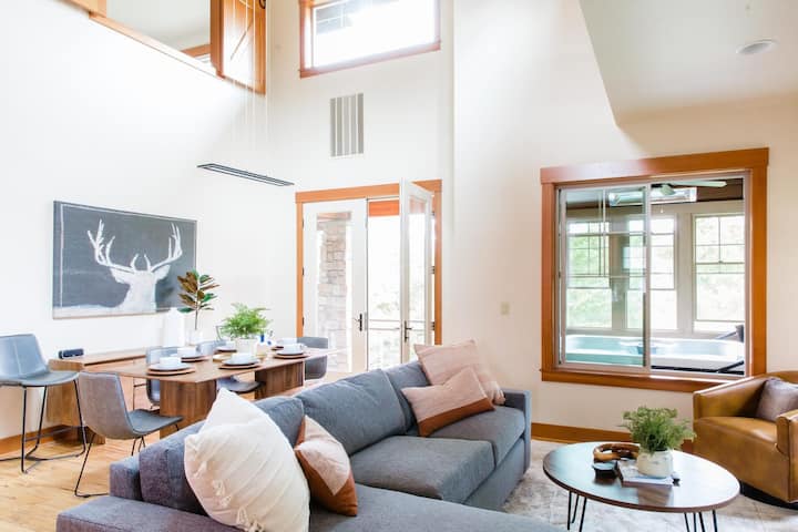 Big Hill Bungalow | Winery, Tubing +Indoor Spa - Cle Elum, WA