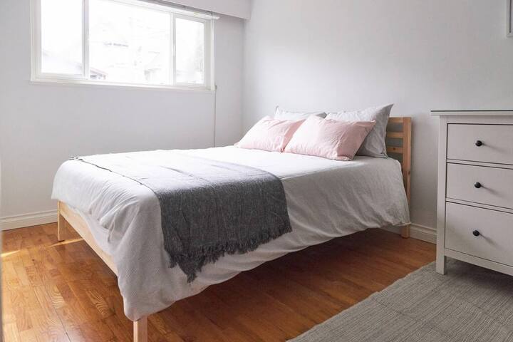 Stylish 3BDR Home In The Heart Of Vancouver gallery image 3