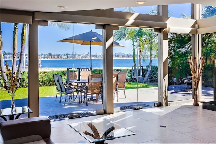 Villa on the Bay | 6BR MB Gem w/ Spacious Yard gallery image 2