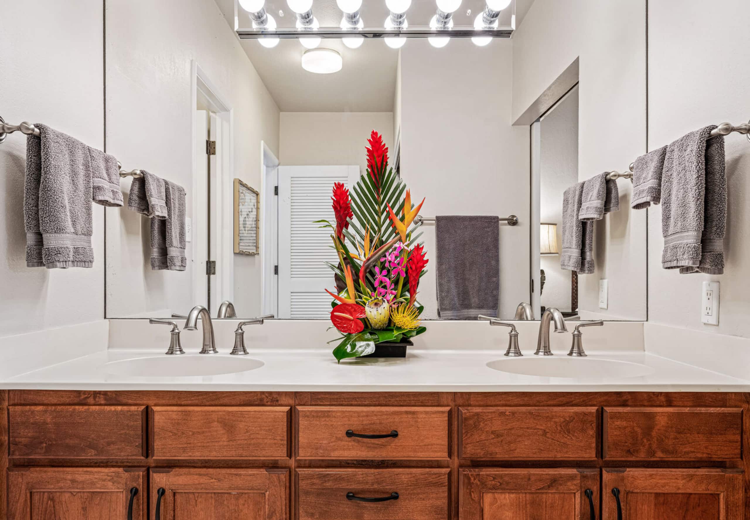 Condo in Lahaina · ★4.88 · 1 bedroom · 2 beds · 1 bath - Image 17