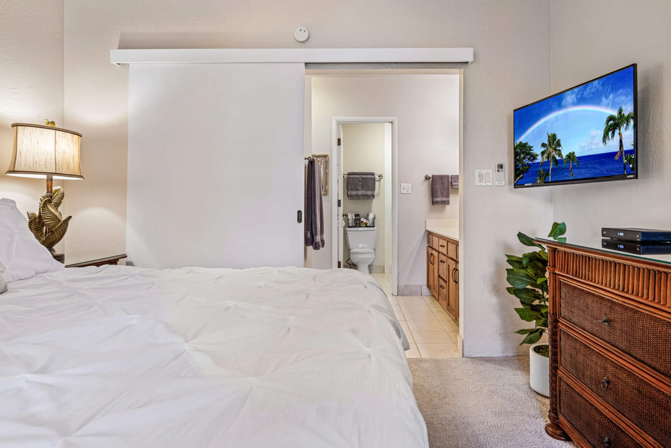 Condo in Lahaina · ★4.88 · 1 bedroom · 2 beds · 1 bath - Image 16