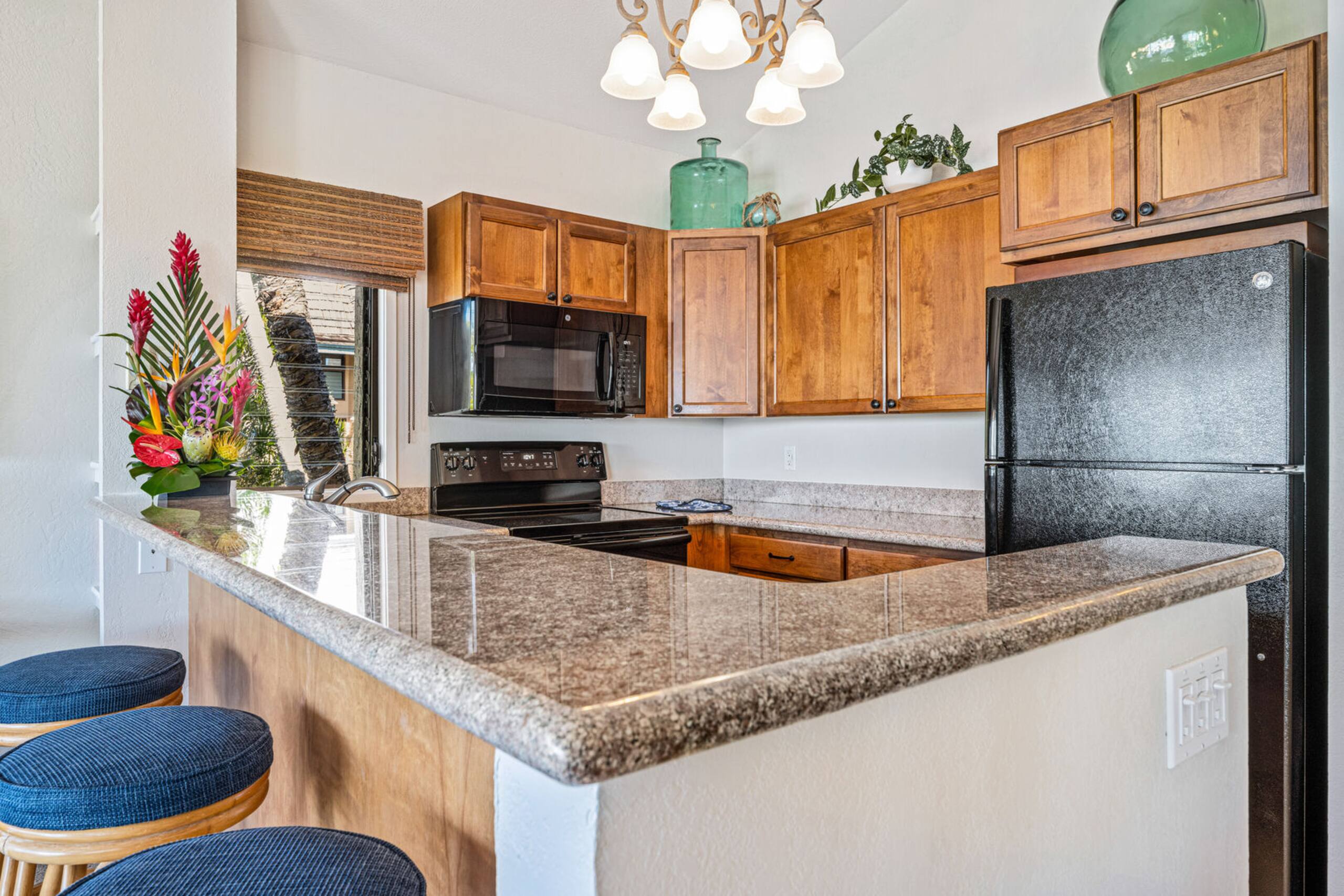 Condo in Lahaina · ★4.88 · 1 bedroom · 2 beds · 1 bath - Image 10