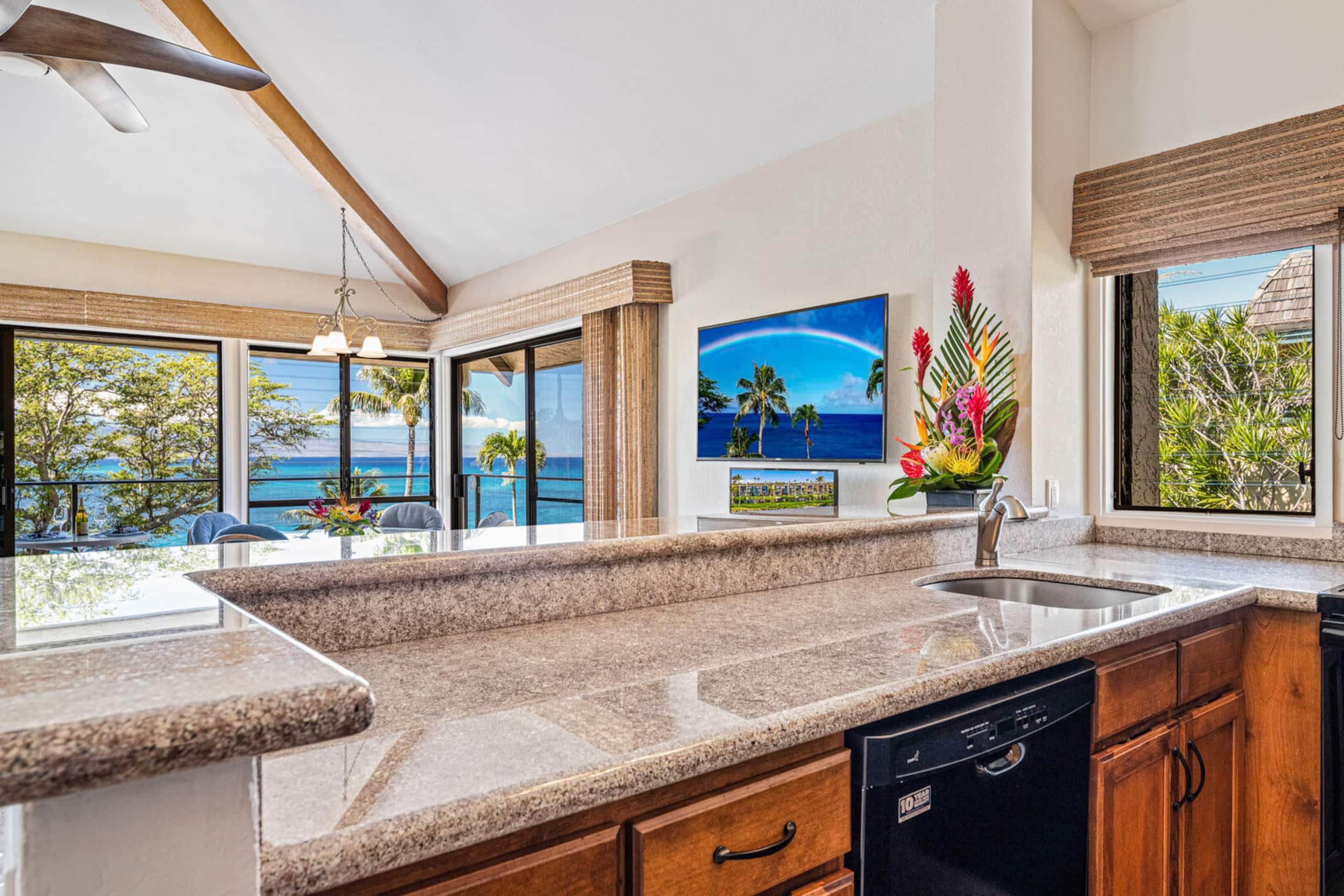 Condo in Lahaina · ★4.88 · 1 bedroom · 2 beds · 1 bath - Image 12