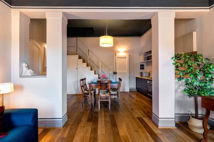 Florence Center 4BR Apt with Piazza Views. Pitti I gallery image 5