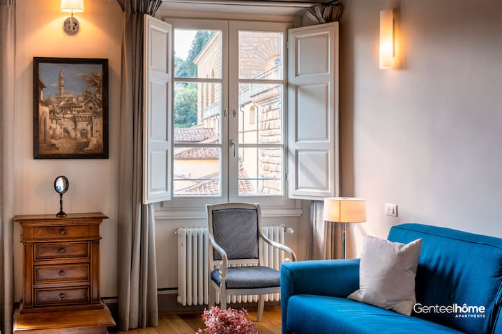 Florence Center 4BR Apt with Piazza Views. Pitti I