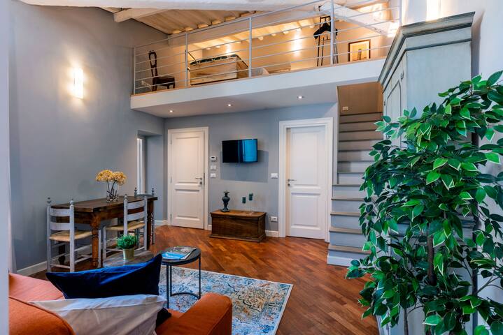 Florence Center 2BR Apt Facing Palazzo. Pitti II