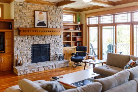 Cottage Row Retreat: Year Round Luxury, Fish Creek