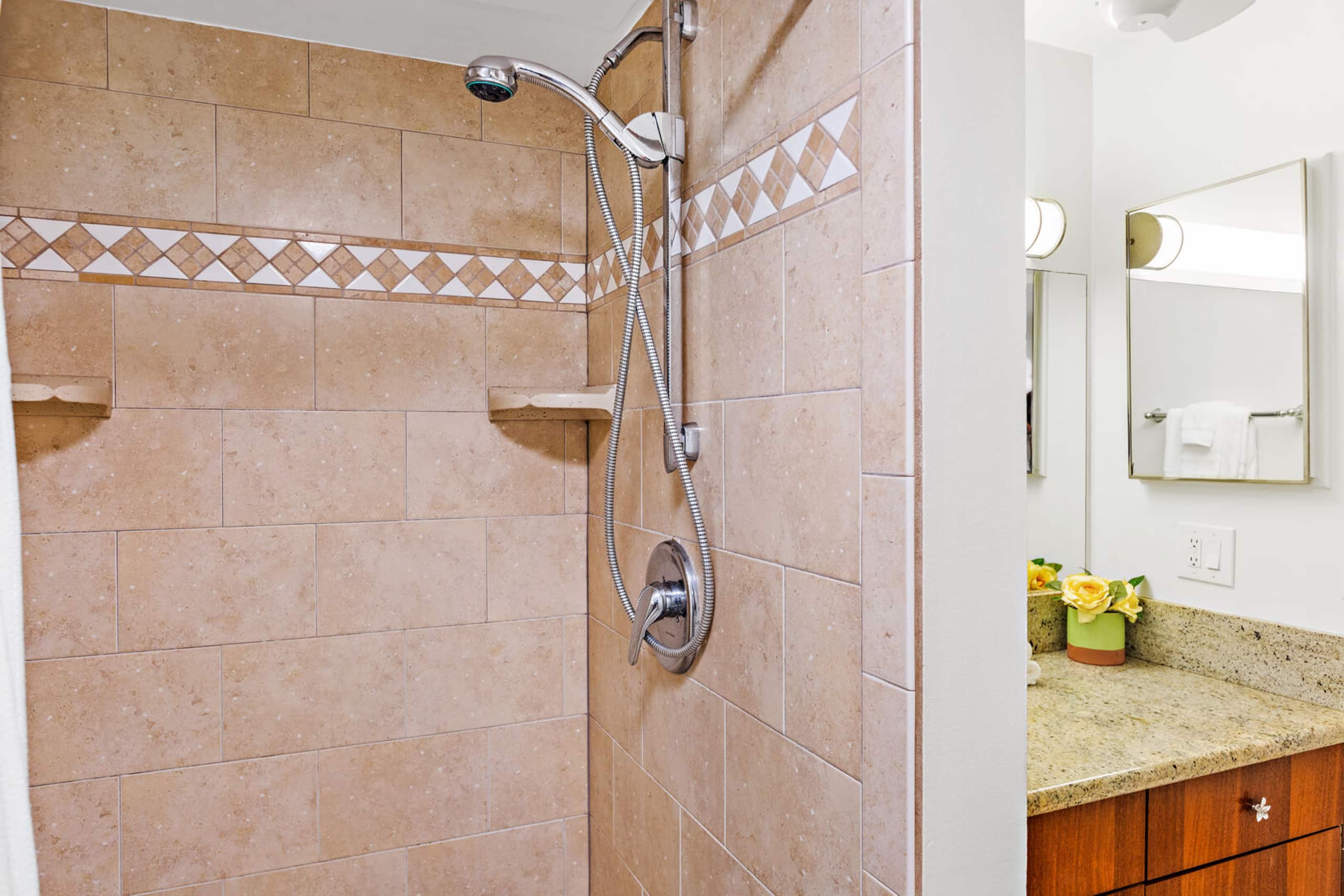 Condo in Lahaina · ★4.5 · 1 bedroom · 3 beds · 1 private bath - Image 17