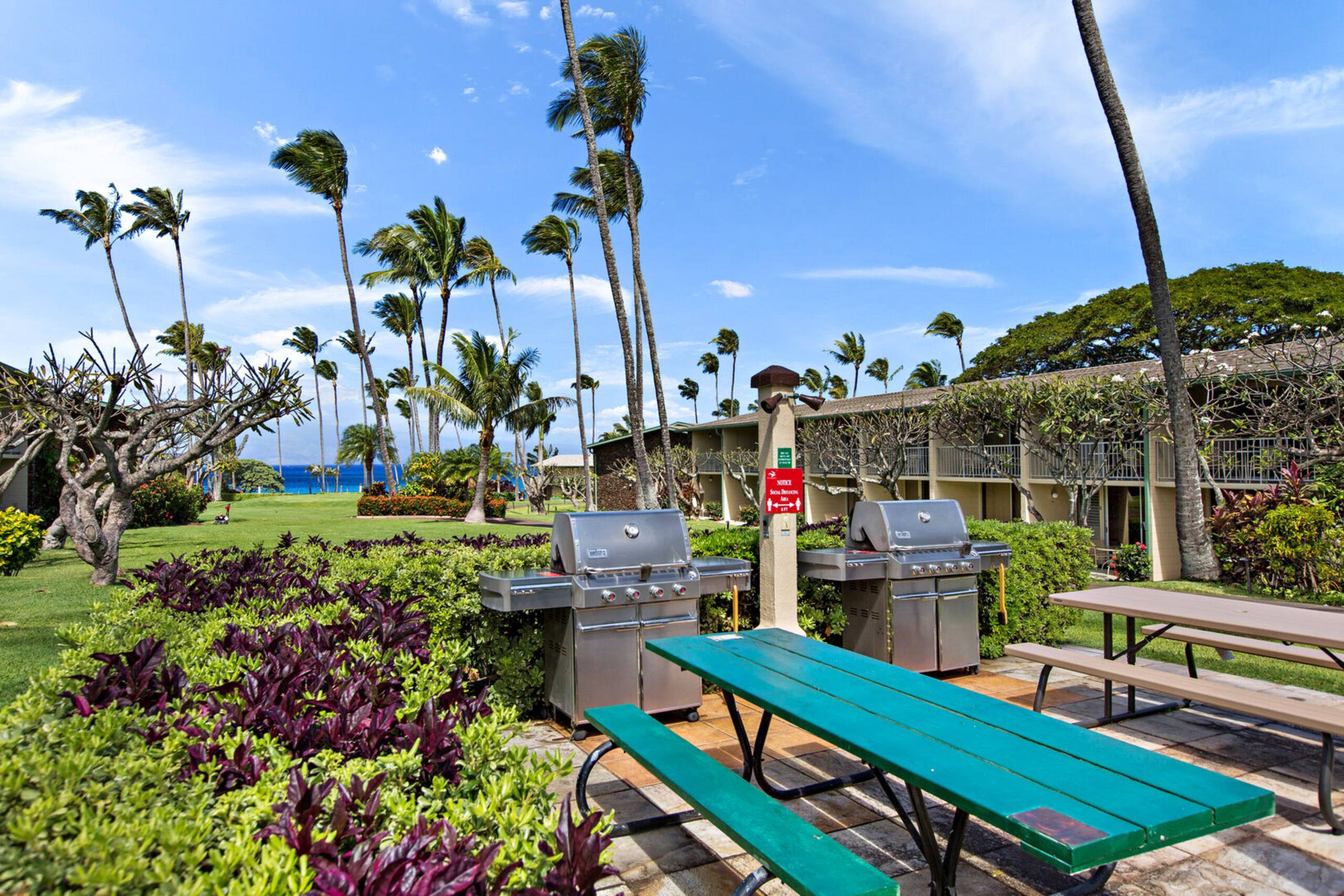 Condo in Lahaina · ★4.5 · 1 bedroom · 3 beds · 1 private bath - Image 21