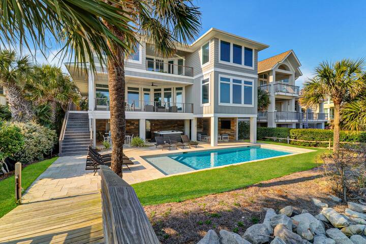 Newly Built 7-bedroom Oceanfront Stunner with pool