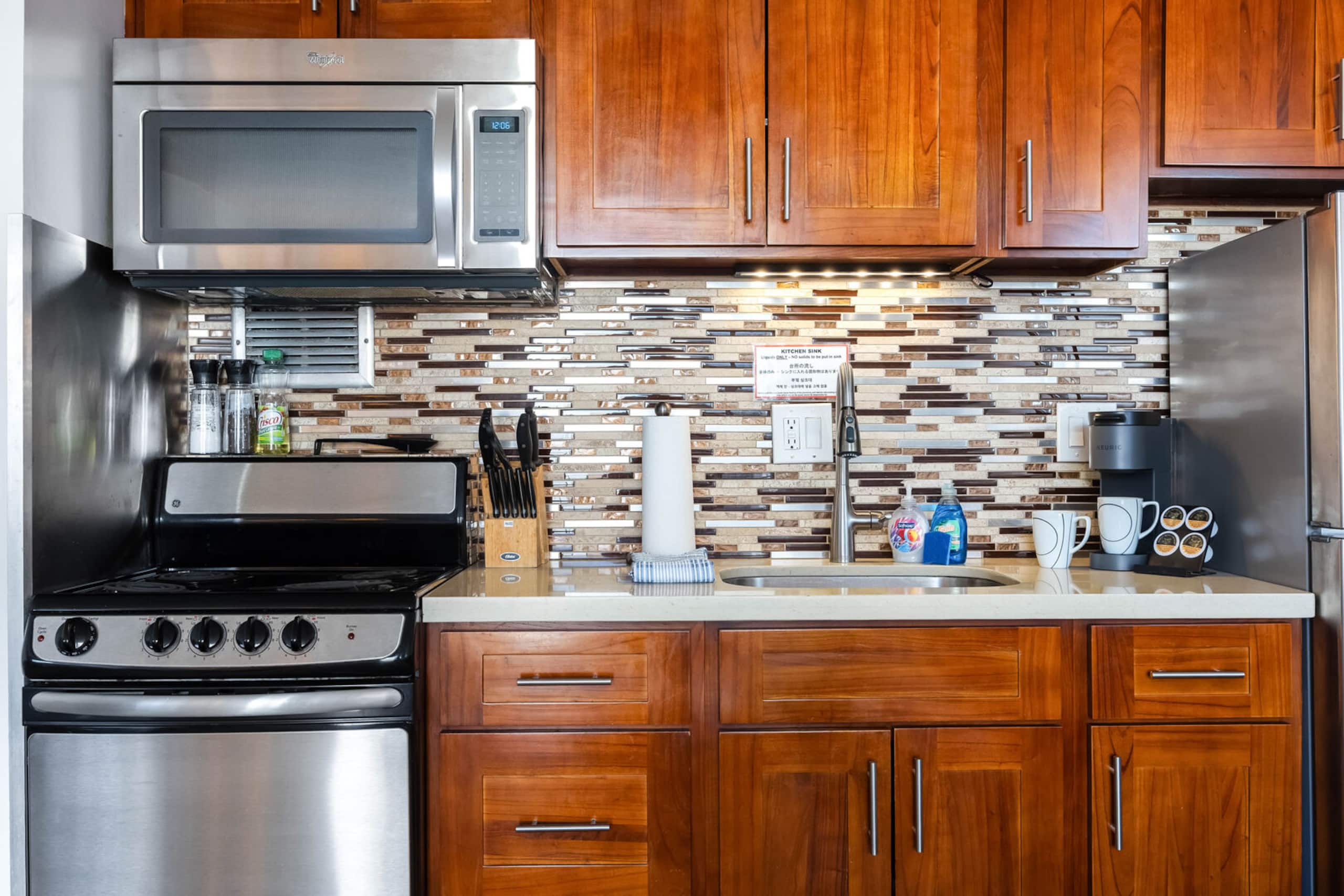 Condo in Honolulu · ★4.83 · 1 bedroom · 2 beds · 1 private bath - Image 25