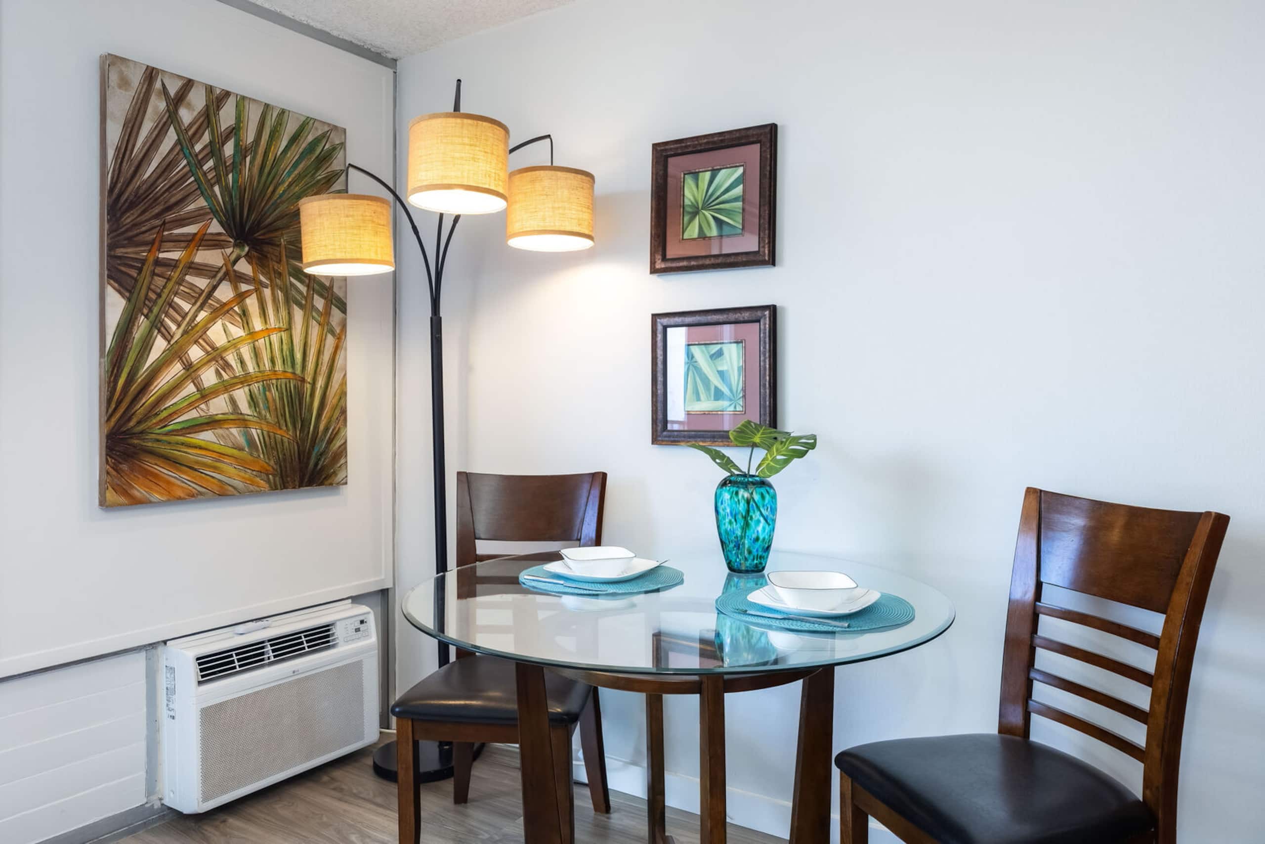 Condo in Honolulu · ★4.83 · 1 bedroom · 2 beds · 1 private bath - Image 18