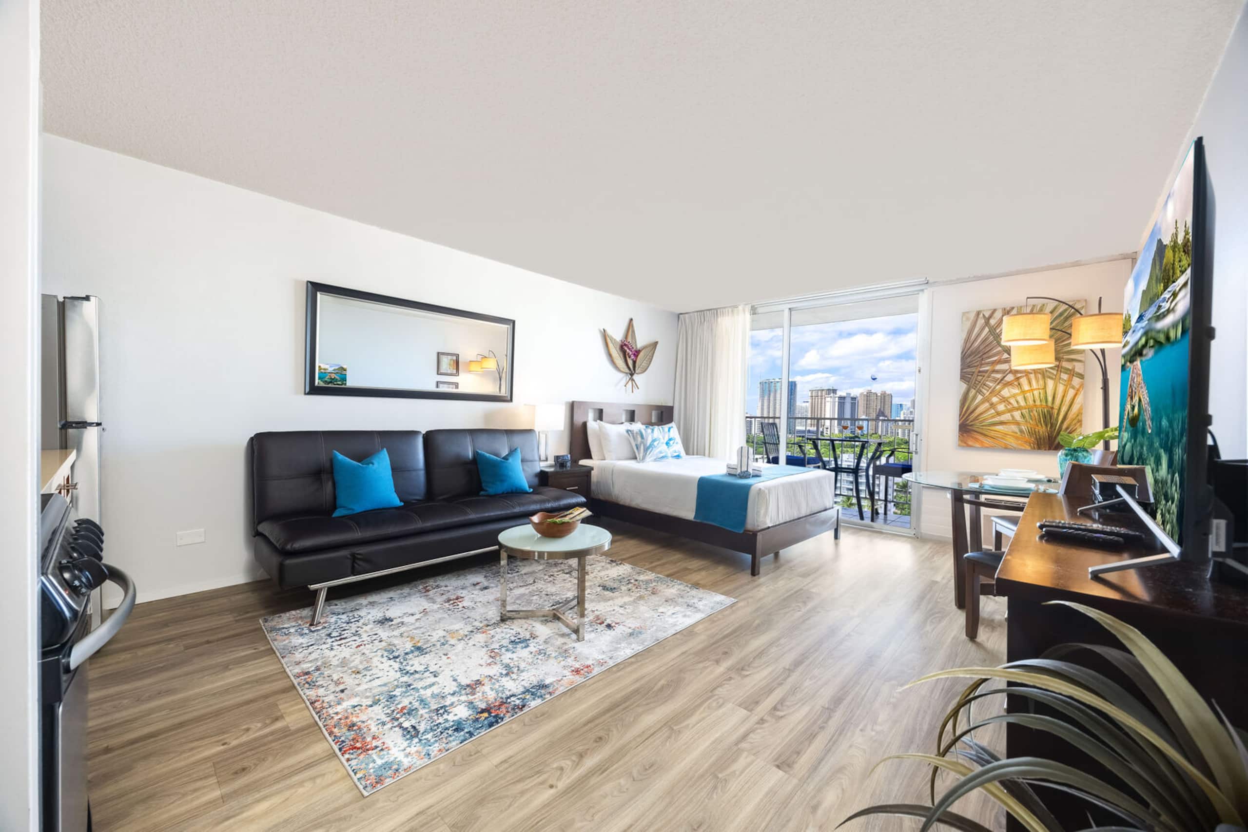 Condo in Honolulu · ★4.83 · 1 bedroom · 2 beds · 1 private bath - Image 3