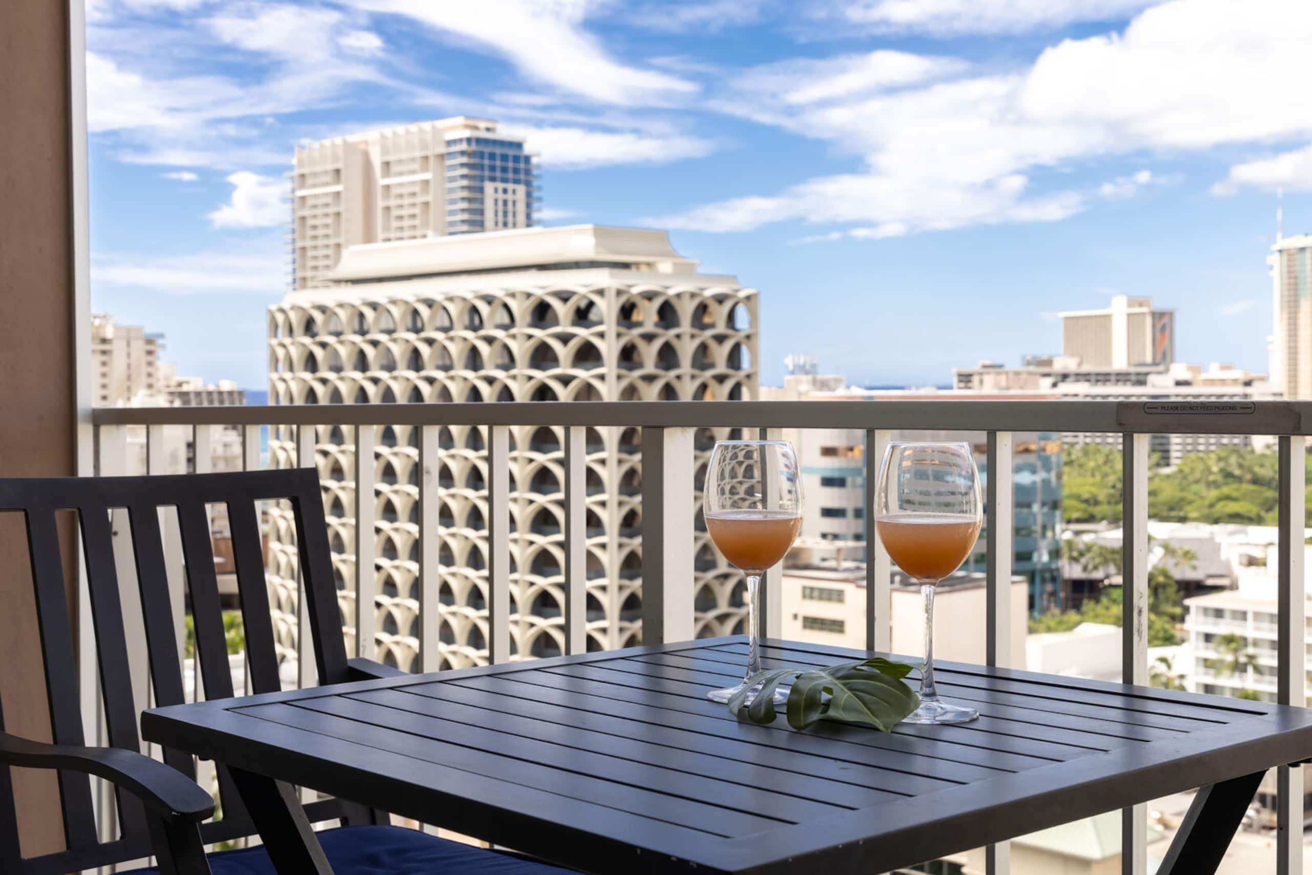 Condo in Honolulu · ★4.83 · 1 bedroom · 2 beds · 1 private bath - Image 12