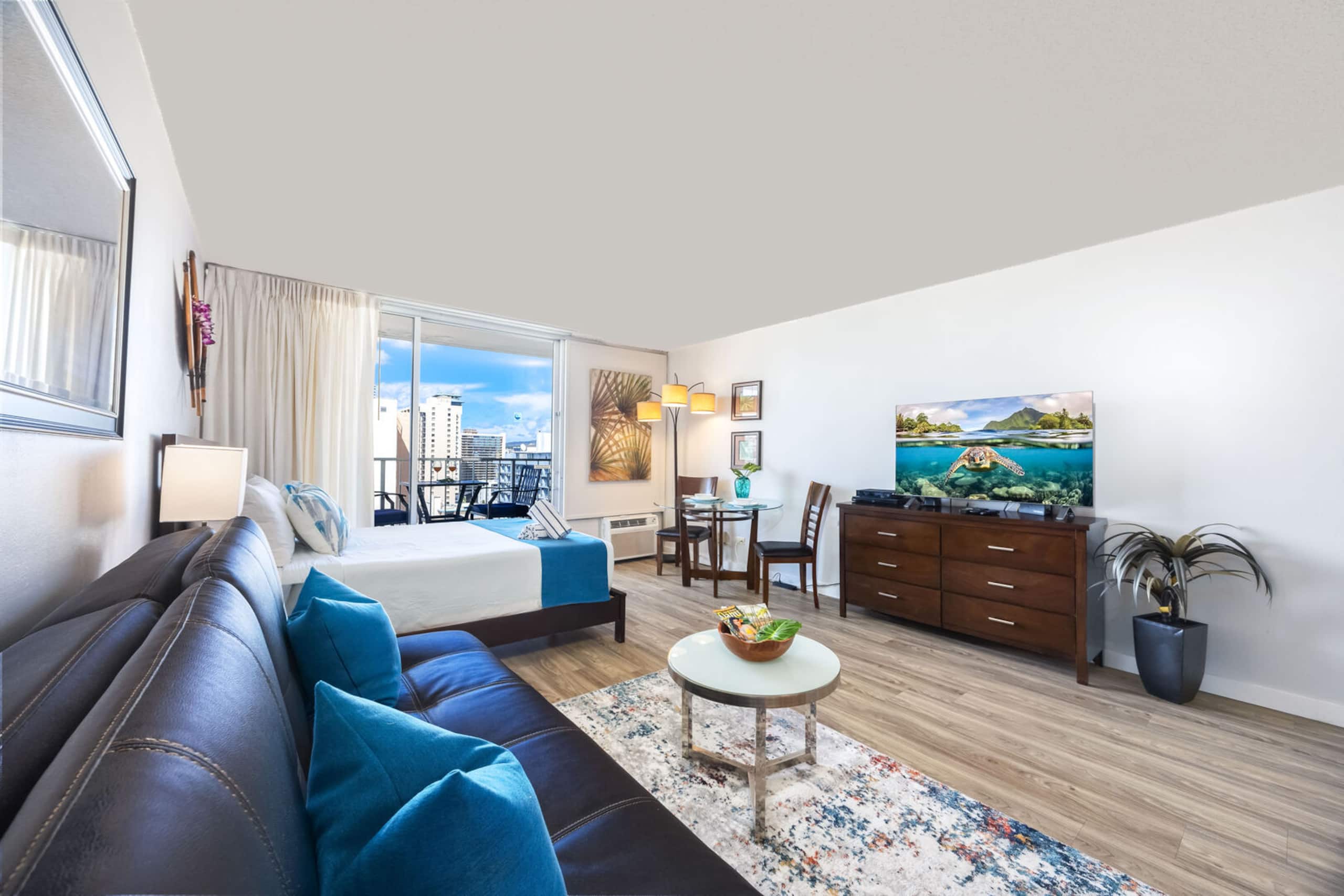 Condo in Honolulu · ★4.83 · 1 bedroom · 2 beds · 1 private bath - Image 16