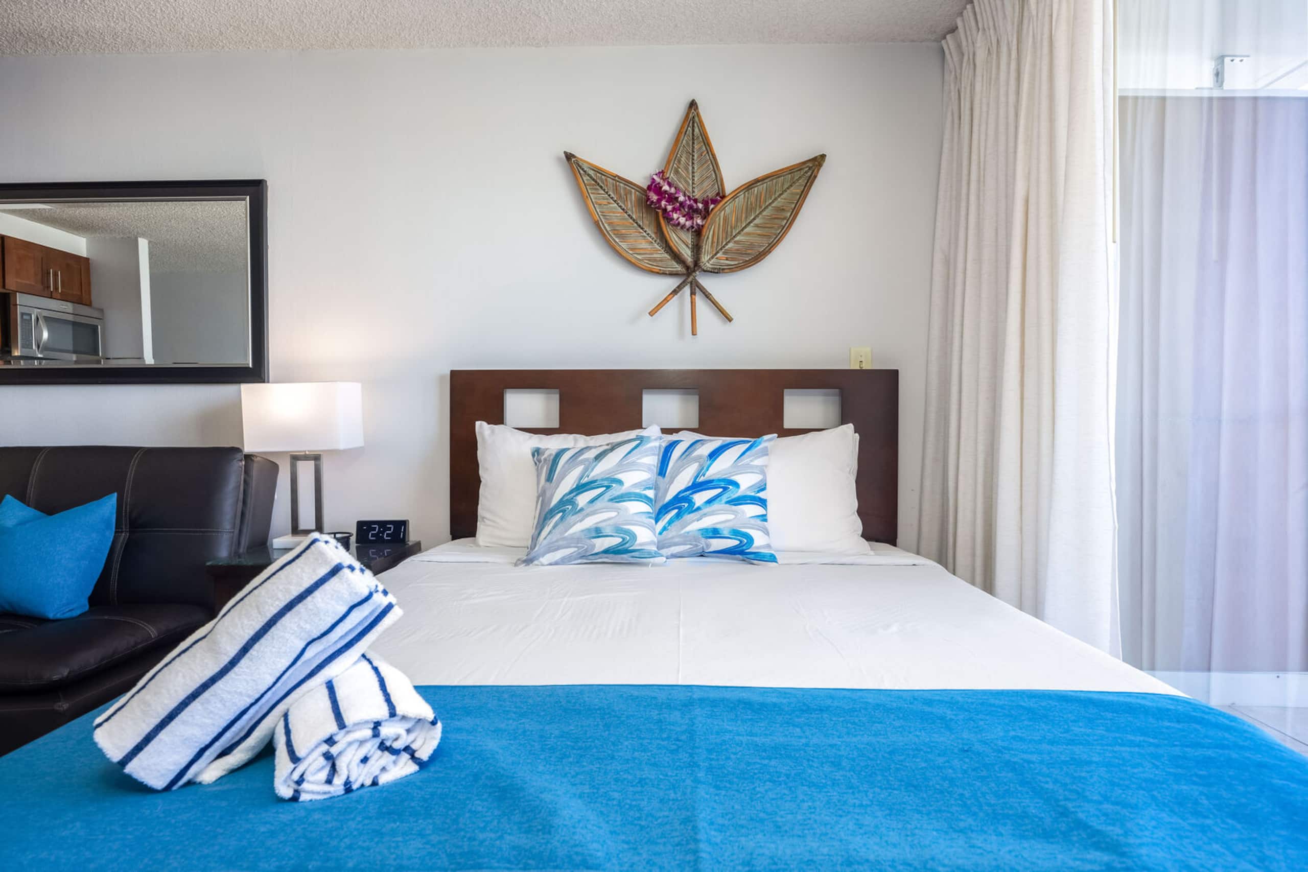 Condo in Honolulu · ★4.83 · 1 bedroom · 2 beds · 1 private bath - Image 15