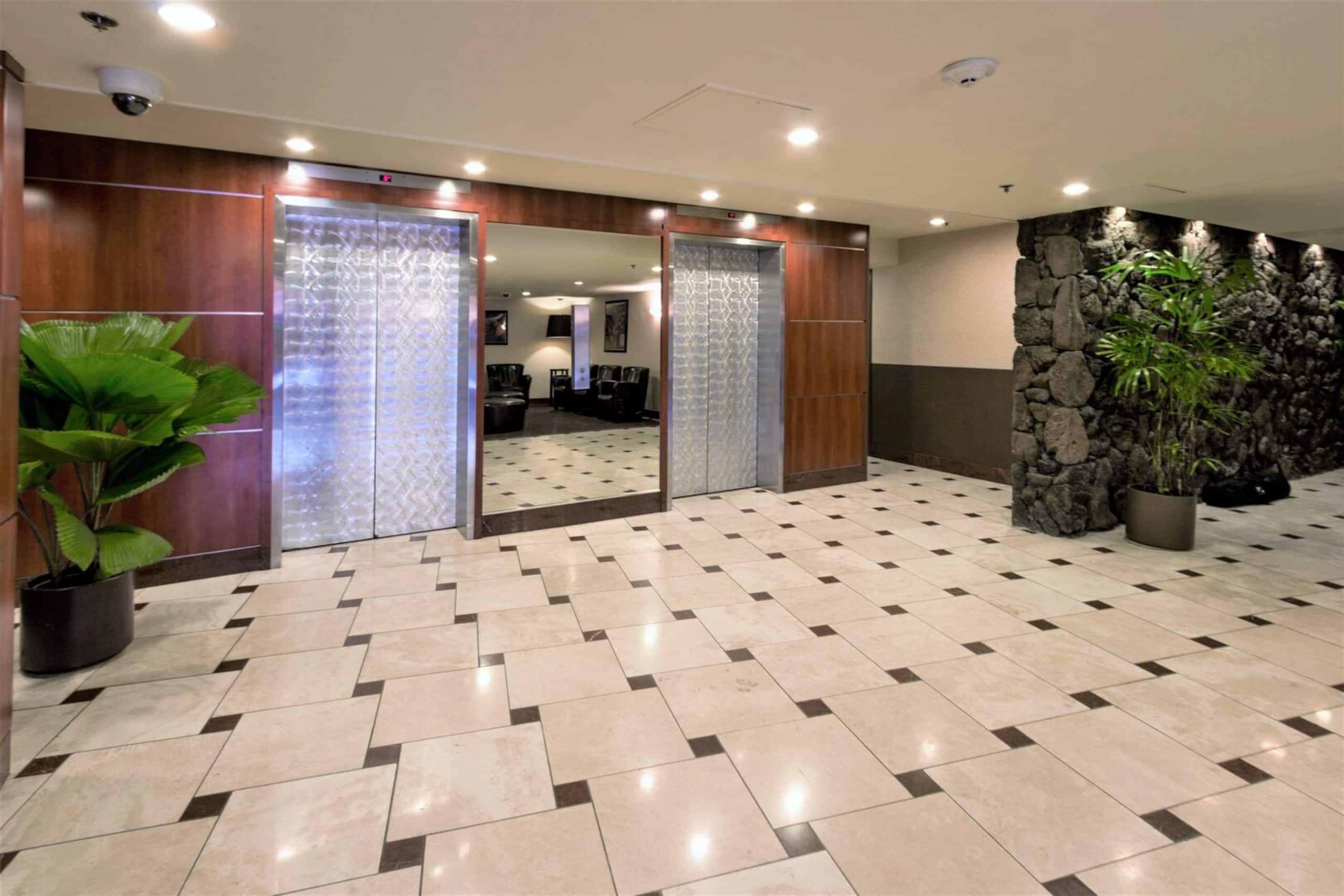 Condo in Honolulu · ★4.83 · 1 bedroom · 2 beds · 1 private bath - Image 42