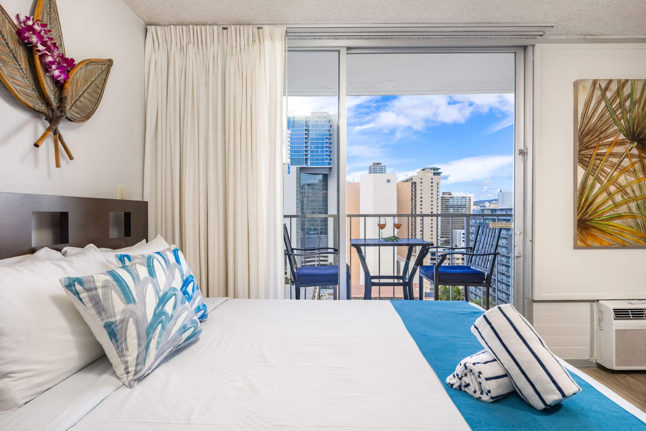 Condo in Honolulu · ★4.83 · 1 bedroom · 2 beds · 1 private bath - Image 14