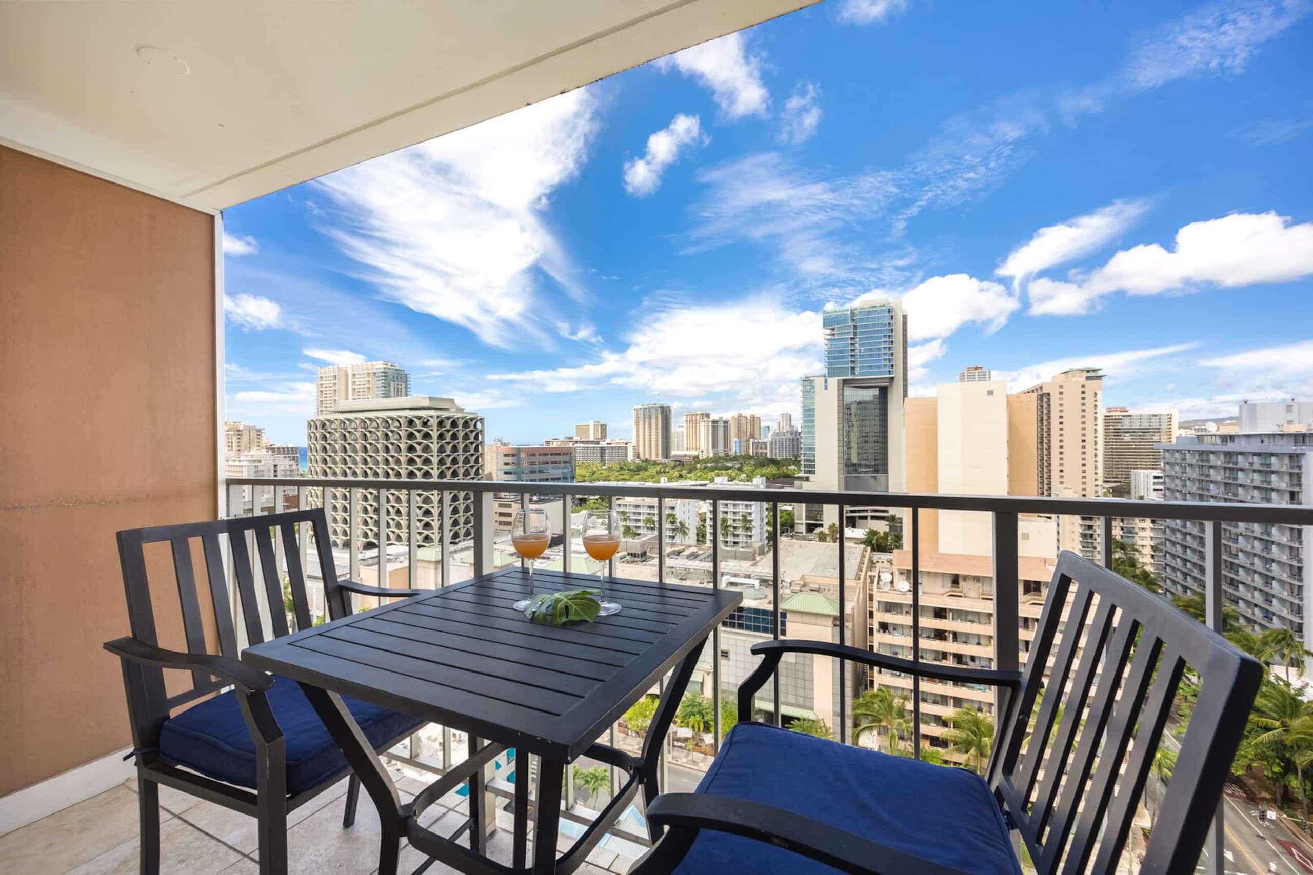 Condo in Honolulu · ★4.83 · 1 bedroom · 2 beds · 1 private bath - Image 10