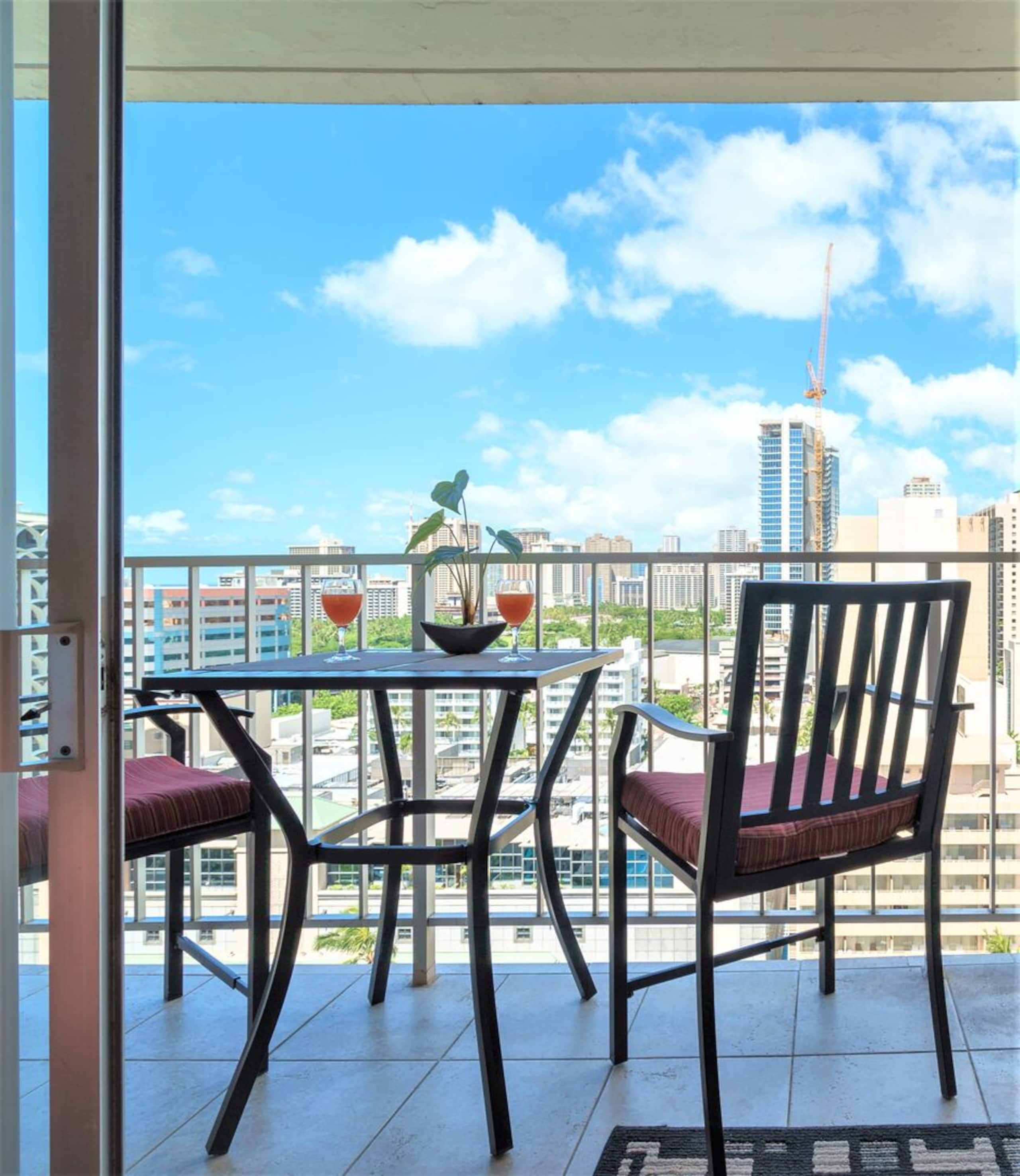 Condo in Honolulu · ★4.83 · 1 bedroom · 2 beds · 1 private bath - Image 7