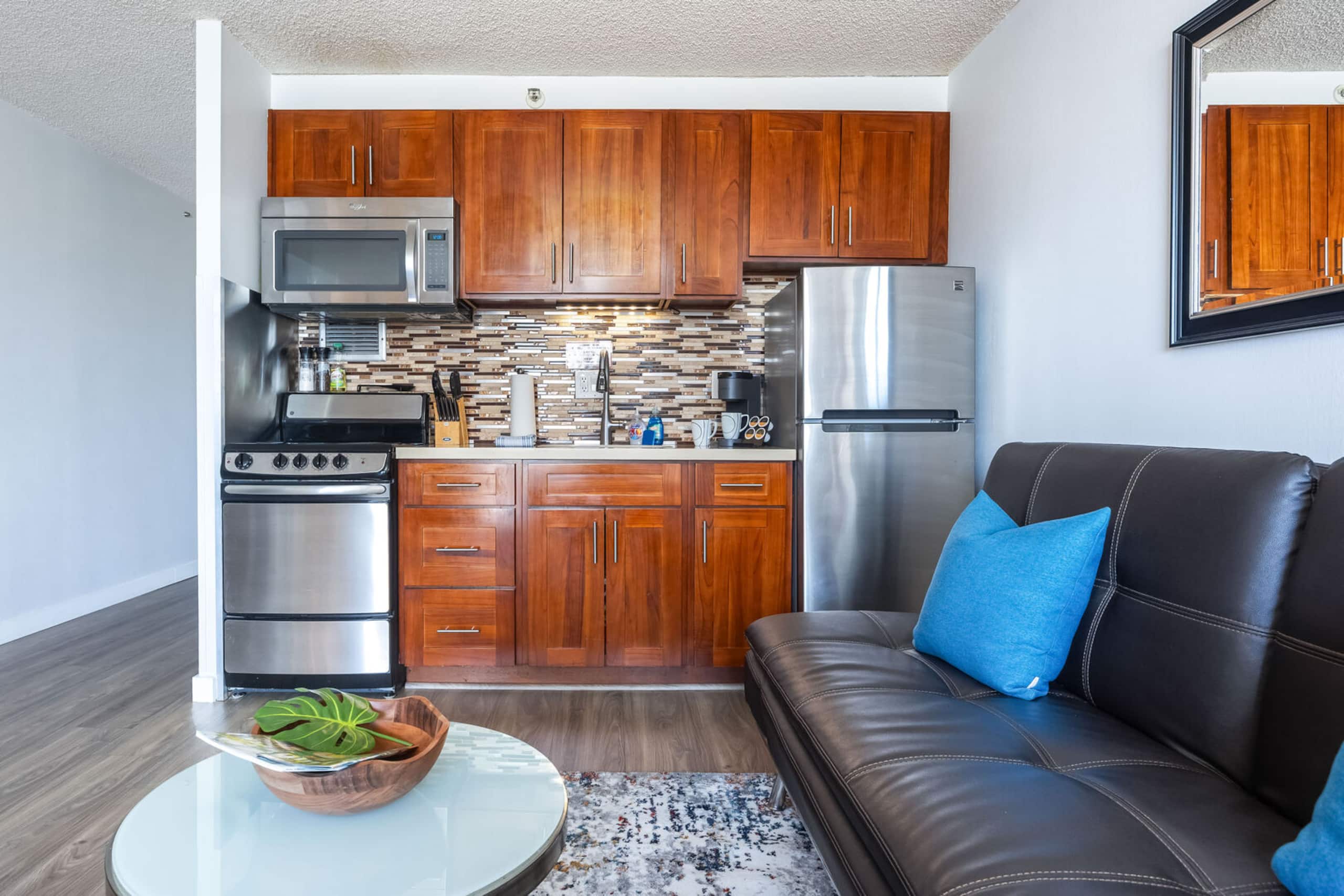 Condo in Honolulu · ★4.83 · 1 bedroom · 2 beds · 1 private bath - Image 4