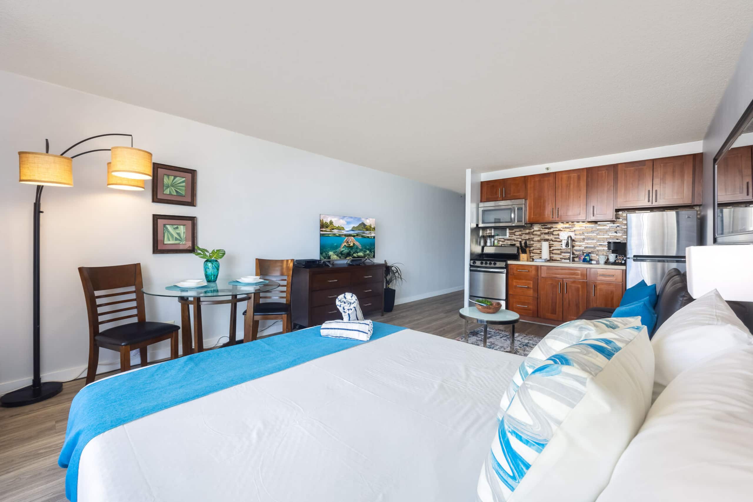 Condo in Honolulu · ★4.83 · 1 bedroom · 2 beds · 1 private bath - Image 24