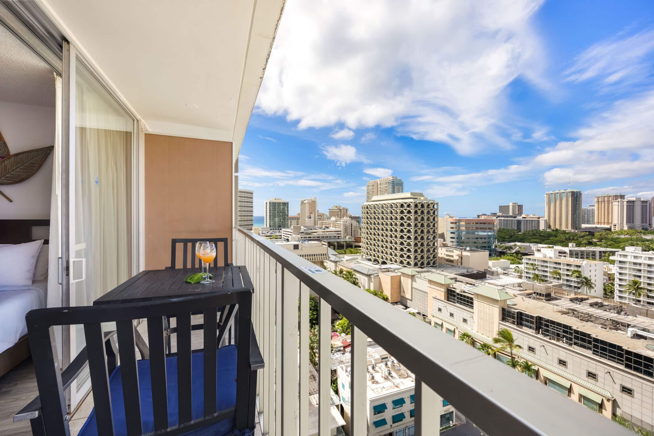 Condo in Honolulu · ★4.83 · 1 bedroom · 2 beds · 1 private bath - Image 5
