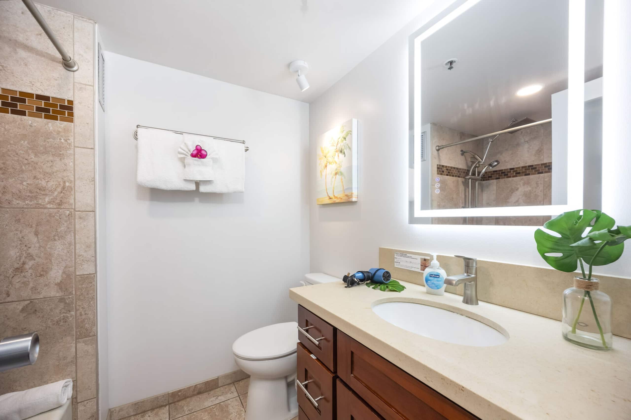 Condo in Honolulu · ★4.83 · 1 bedroom · 2 beds · 1 private bath - Image 6