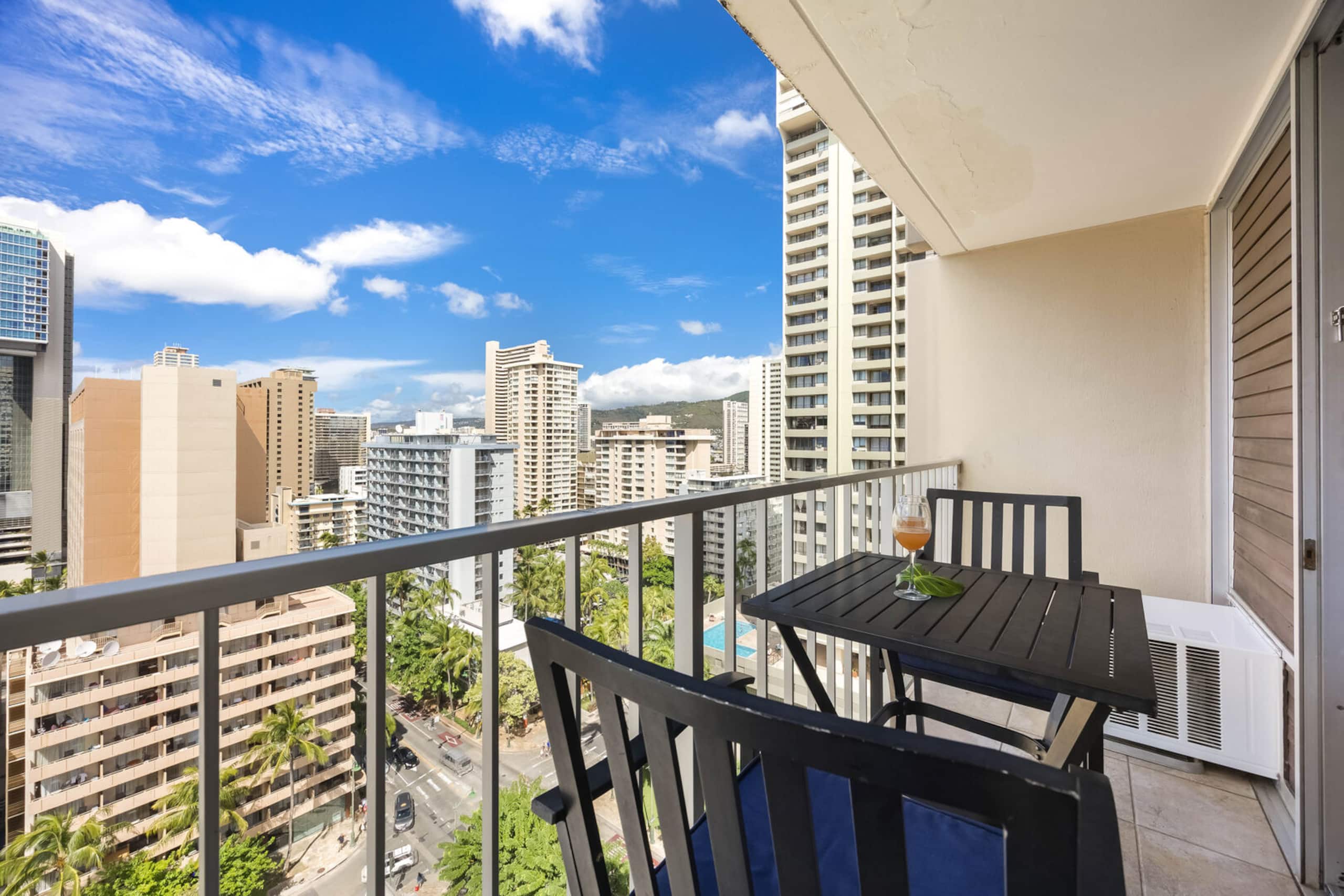 Condo in Honolulu · ★4.83 · 1 bedroom · 2 beds · 1 private bath - Image 11
