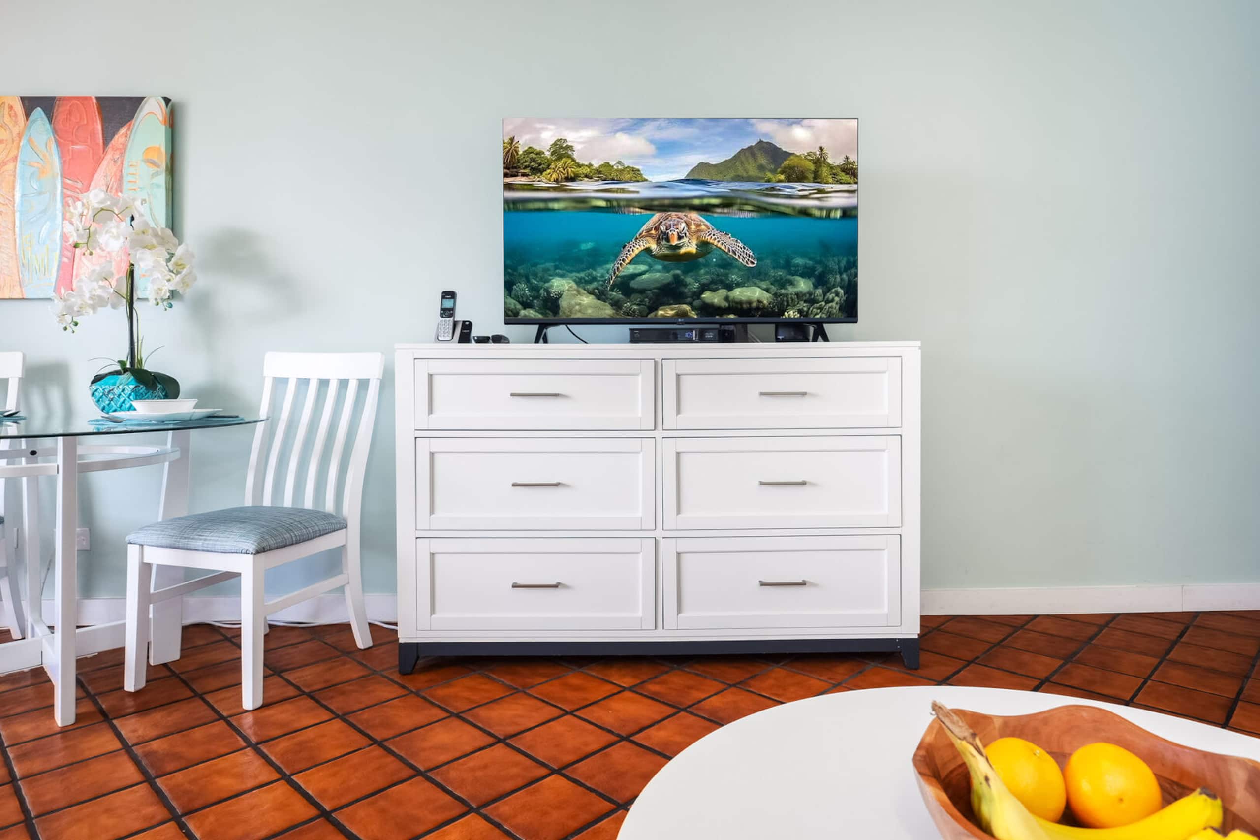 Condo in Honolulu · ★4.83 · 1 bedroom · 2 beds · 1 private bath - Image 17