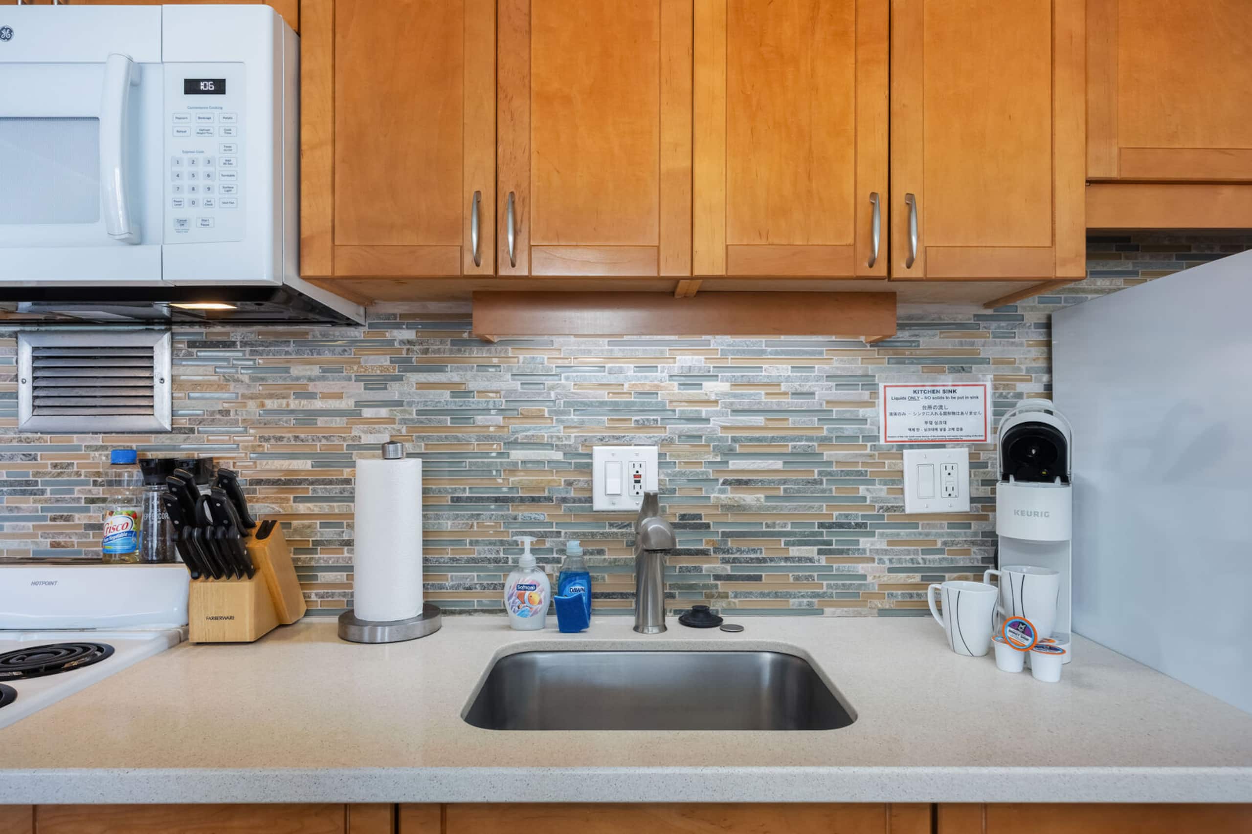 Condo in Honolulu · ★4.83 · 1 bedroom · 2 beds · 1 private bath - Image 21