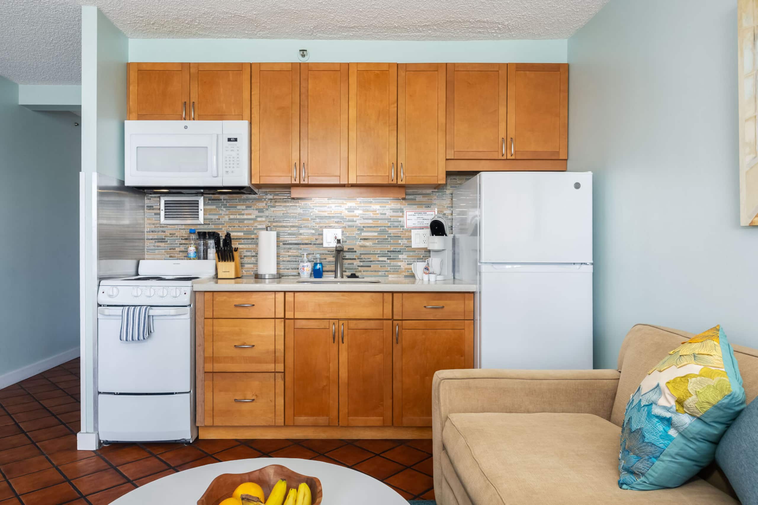 Condo in Honolulu · ★4.83 · 1 bedroom · 2 beds · 1 private bath - Image 3