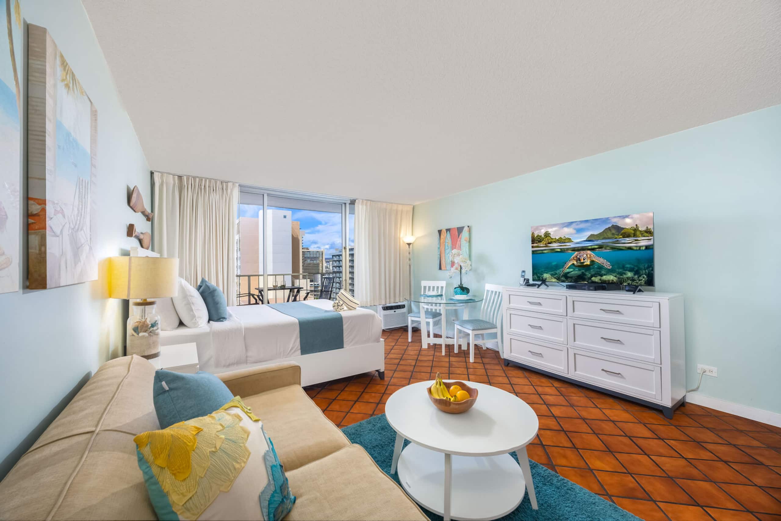 Condo in Honolulu · ★4.83 · 1 bedroom · 2 beds · 1 private bath - Image 2