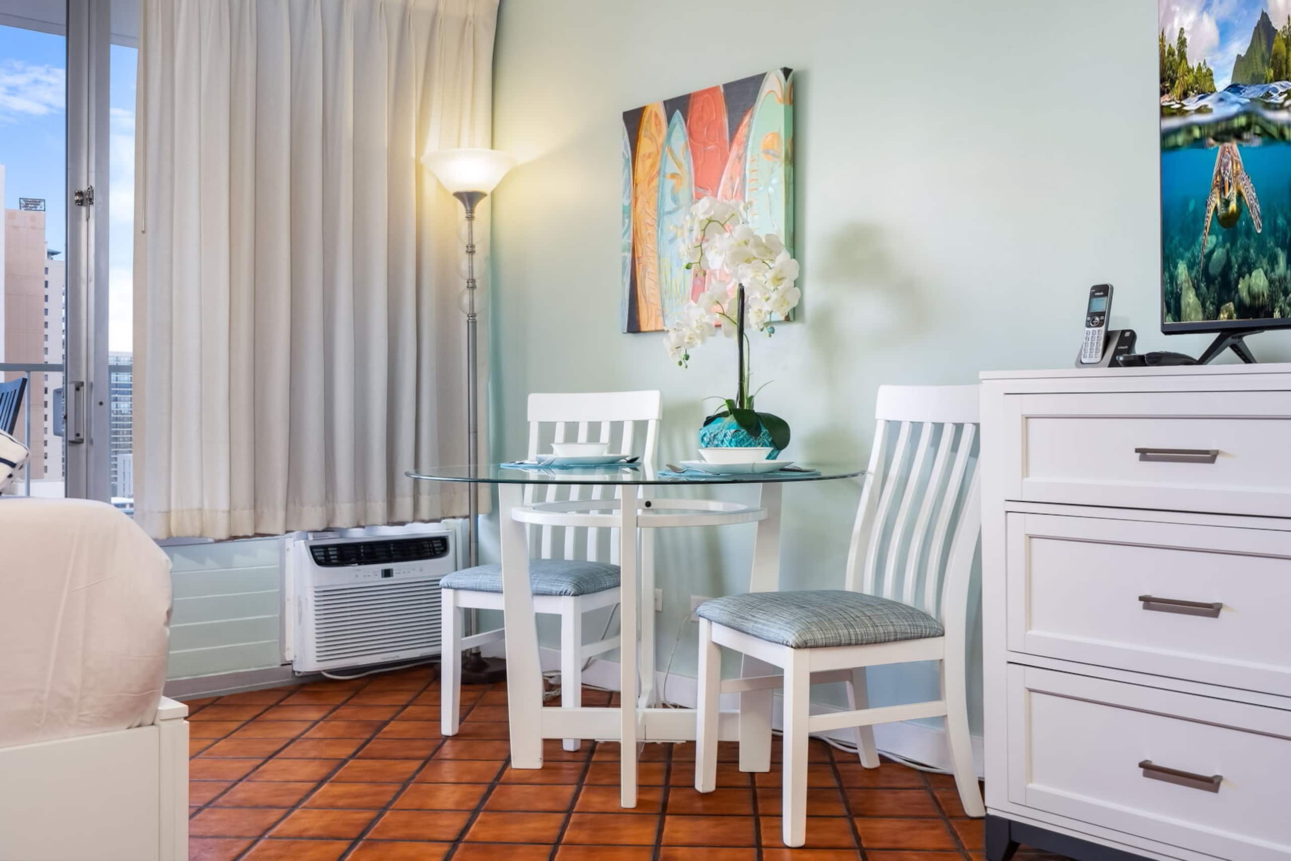 Condo in Honolulu · ★4.83 · 1 bedroom · 2 beds · 1 private bath - Image 18