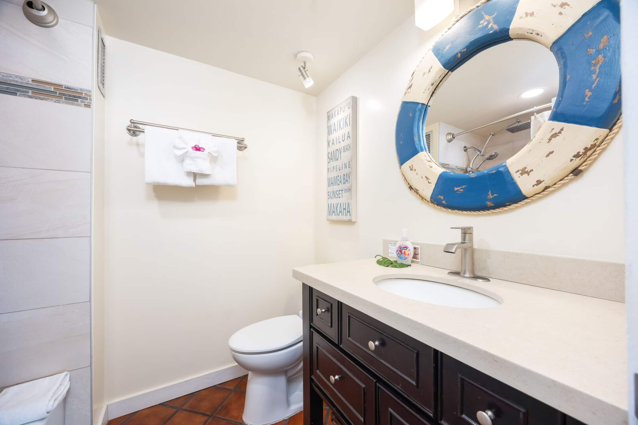 Condo in Honolulu · ★4.83 · 1 bedroom · 2 beds · 1 private bath - Image 5