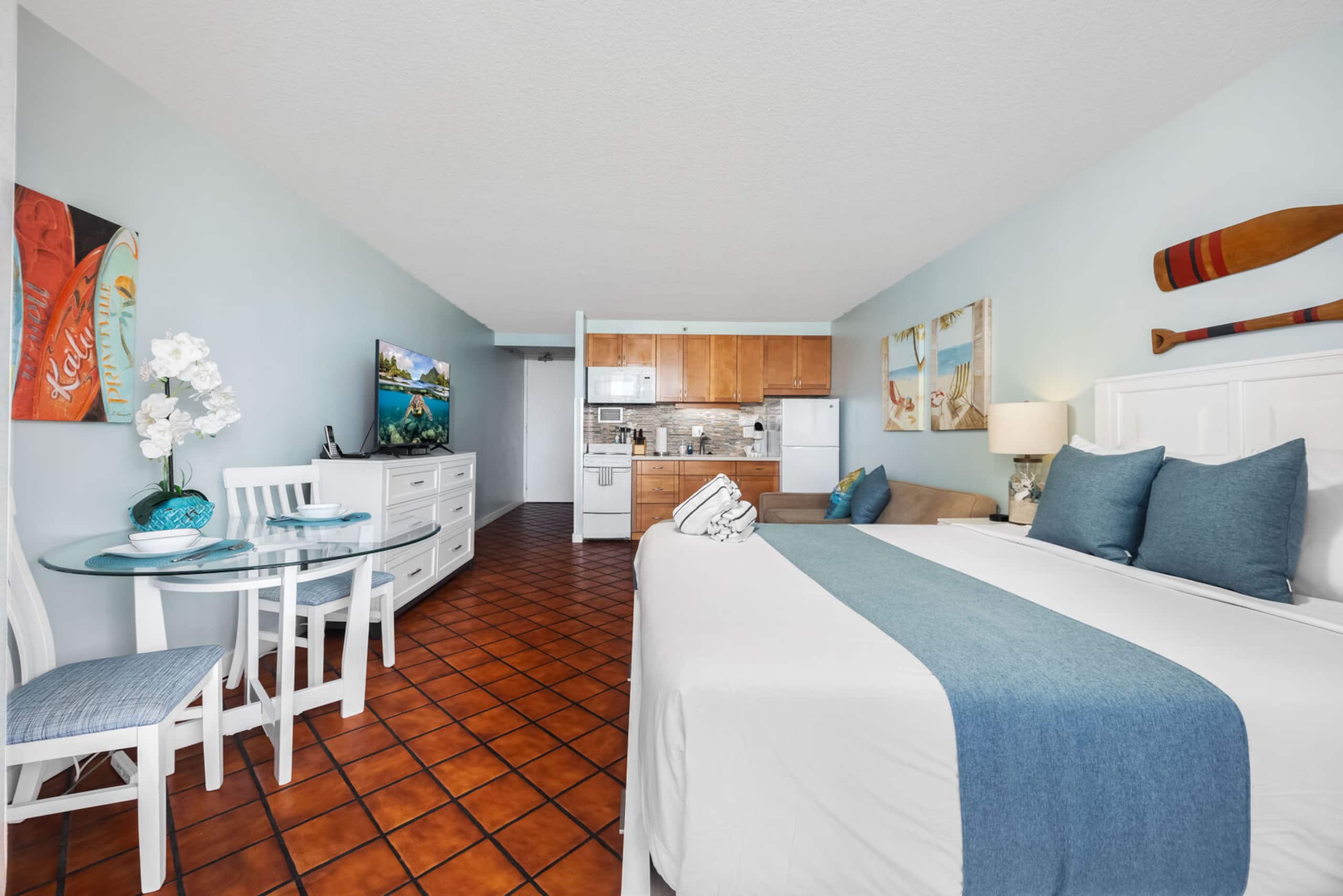 Condo in Honolulu · ★4.83 · 1 bedroom · 2 beds · 1 private bath - Image 20