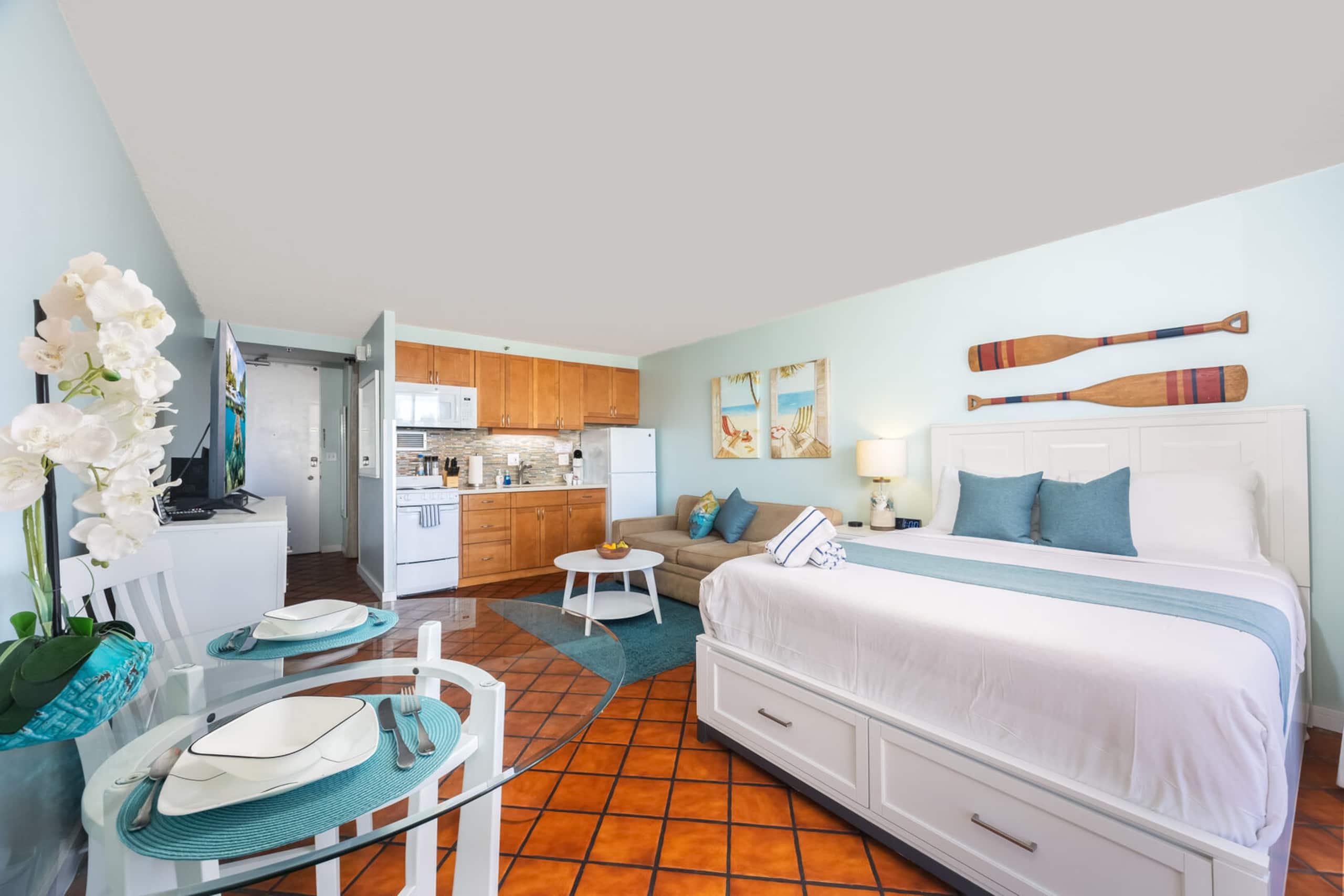 Condo in Honolulu · ★4.83 · 1 bedroom · 2 beds · 1 private bath - Image 7