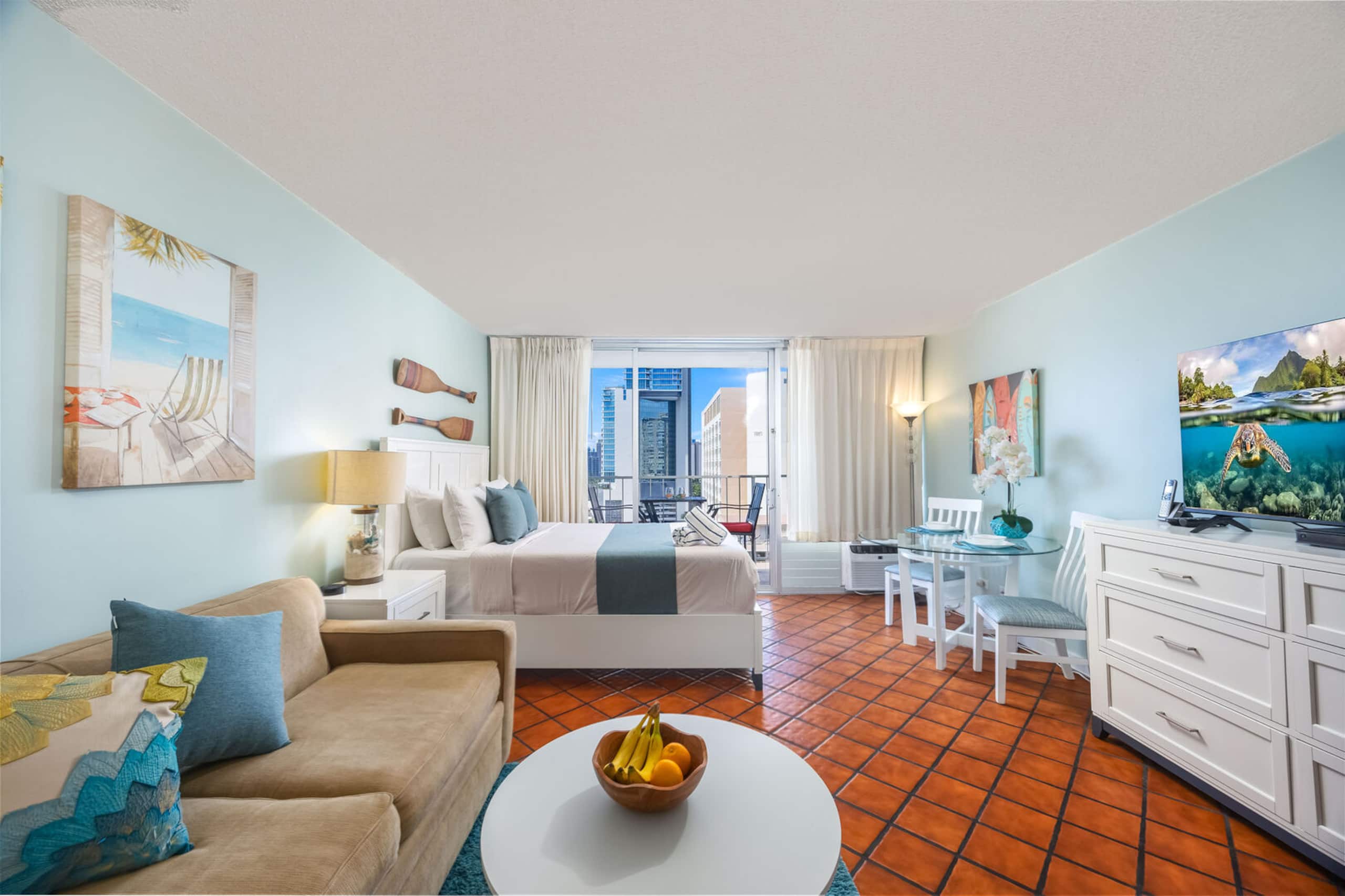 Condo in Honolulu · ★4.83 · 1 bedroom · 2 beds · 1 private bath - Image 8