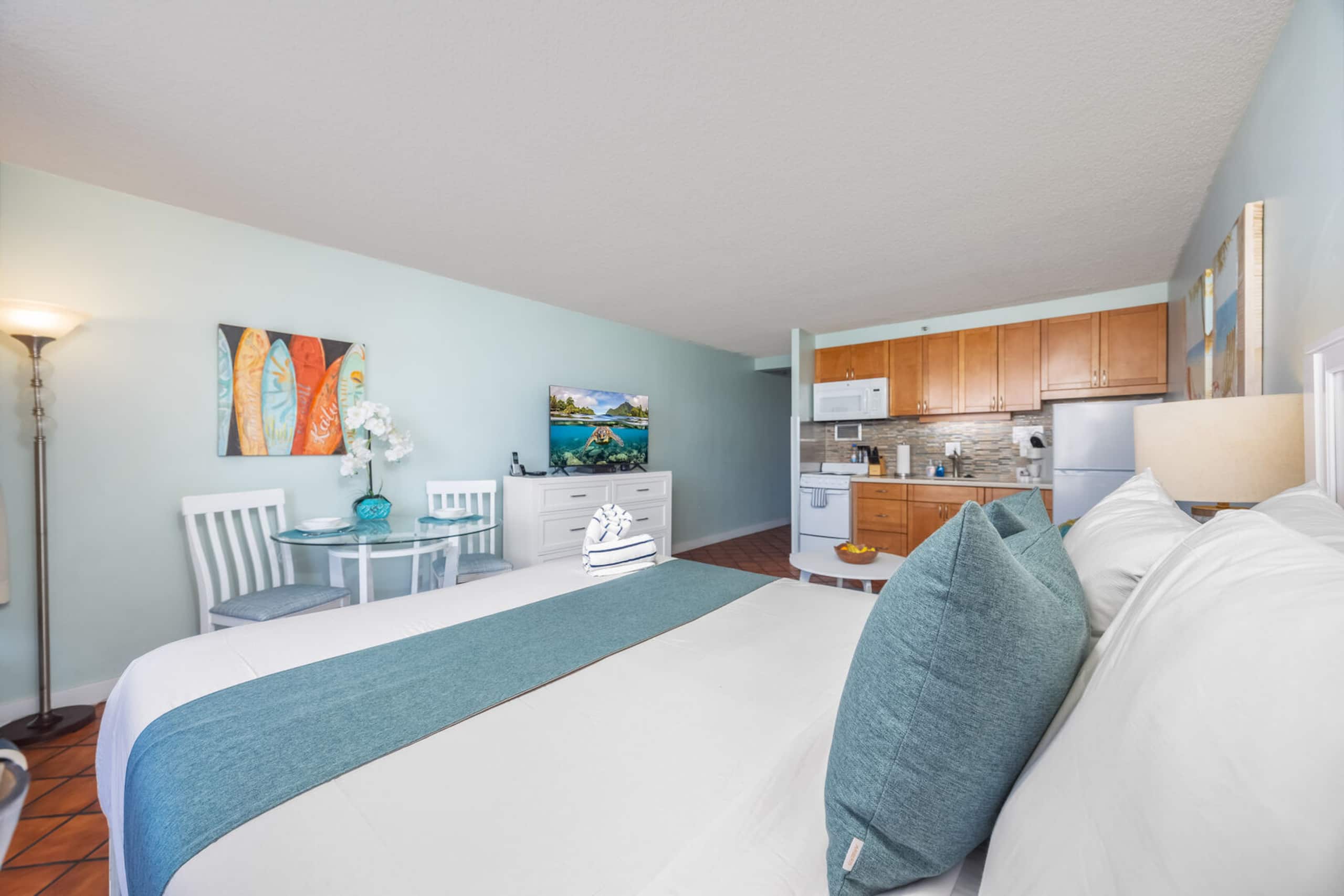 Condo in Honolulu · ★4.83 · 1 bedroom · 2 beds · 1 private bath - Image 16