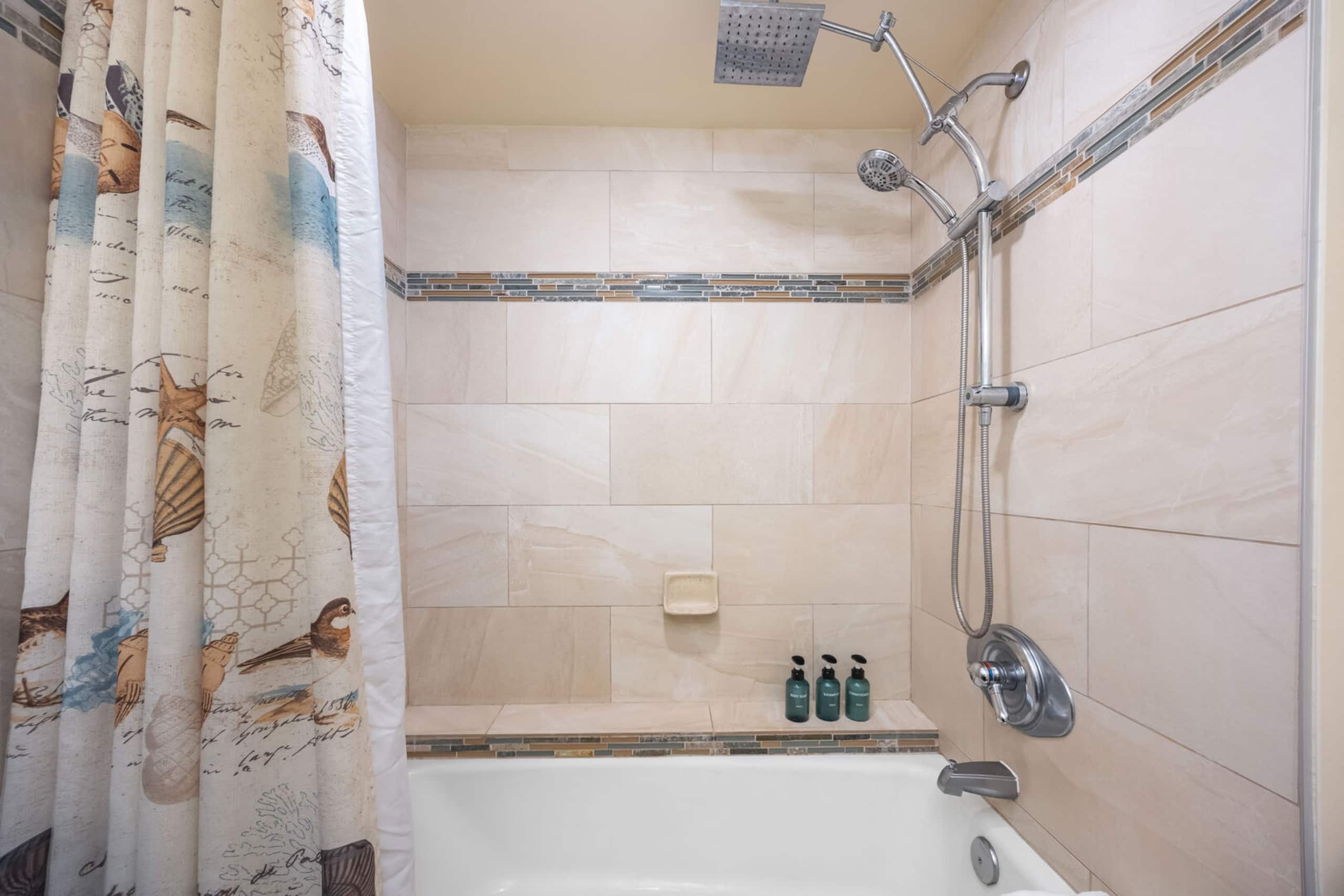 Condo in Honolulu · ★4.83 · 1 bedroom · 2 beds · 1 private bath - Image 26