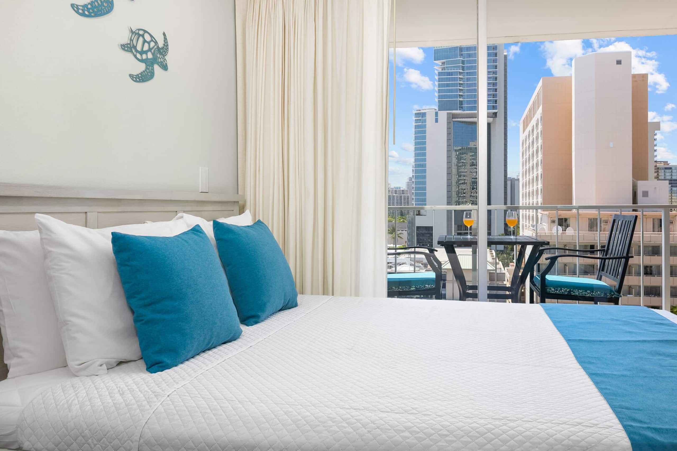 Condo in Honolulu · ★4.75 · 1 bedroom · 2 beds · 1 private bath - Image 13