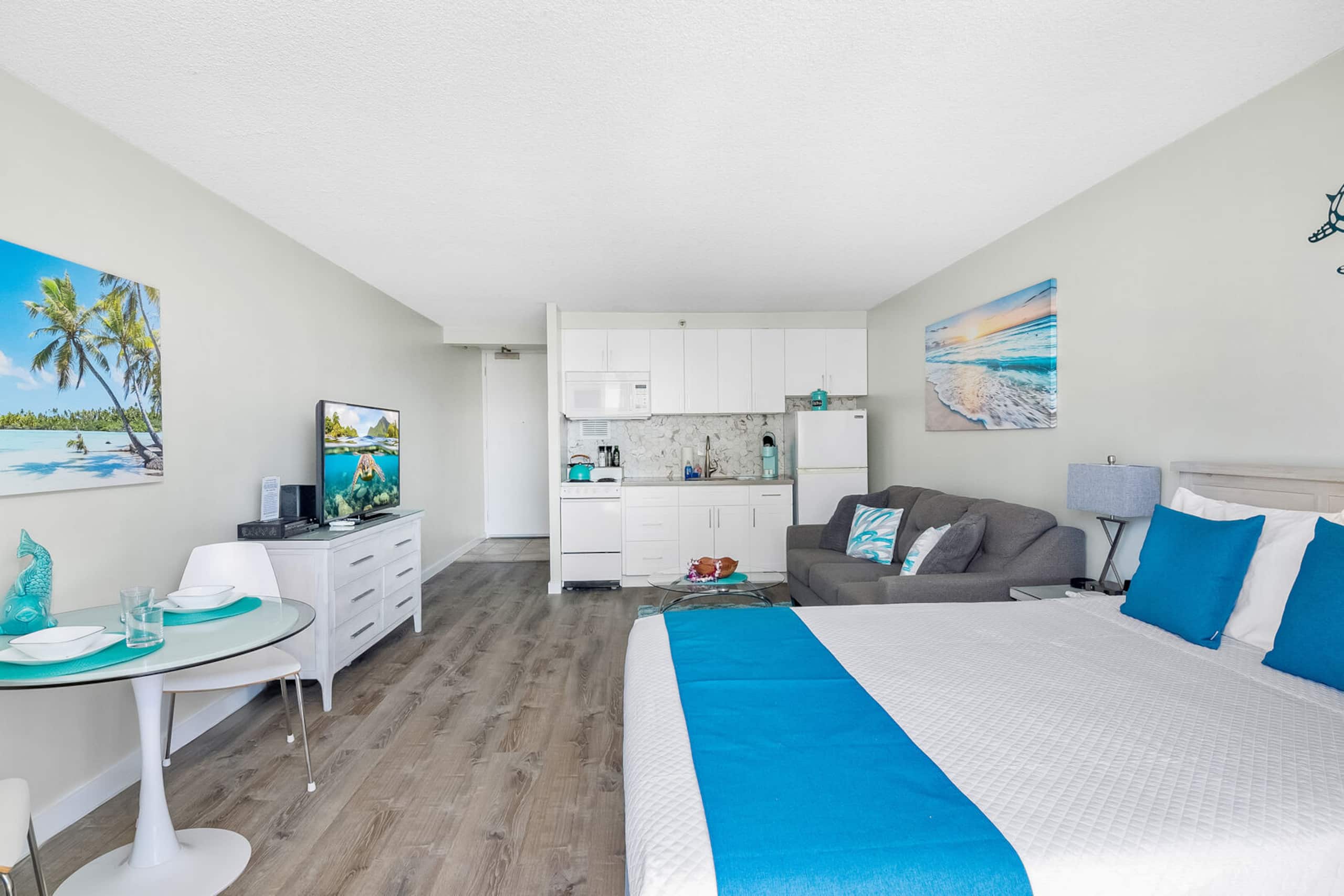 Condo in Honolulu · ★4.75 · 1 bedroom · 2 beds · 1 private bath - Image 3