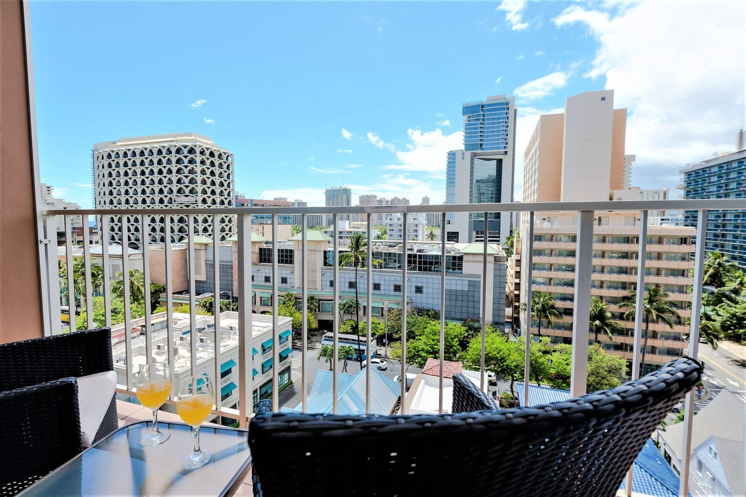 Condo in Honolulu · ★4.75 · 1 bedroom · 2 beds · 1 private bath - Image 7