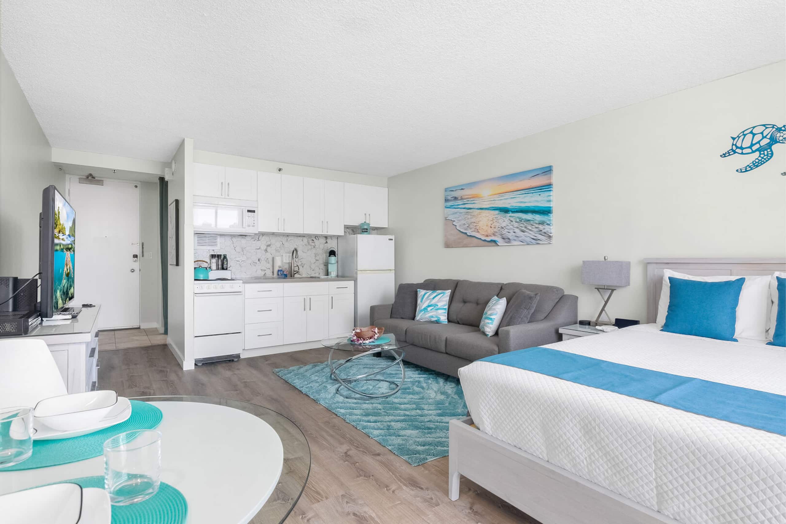 Condo in Honolulu · ★4.75 · 1 bedroom · 2 beds · 1 private bath - Image 17