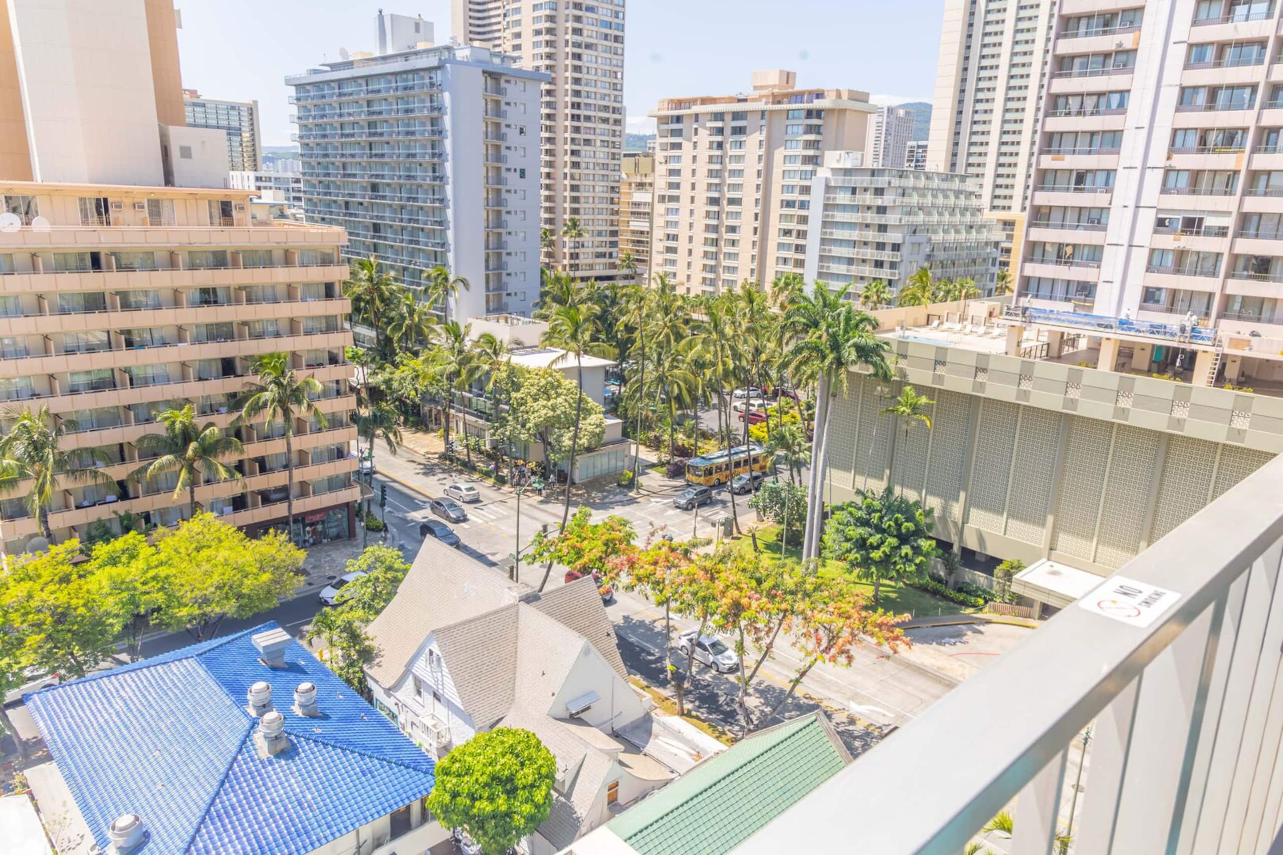 Condo in Honolulu · ★4.75 · 1 bedroom · 2 beds · 1 private bath - Image 34