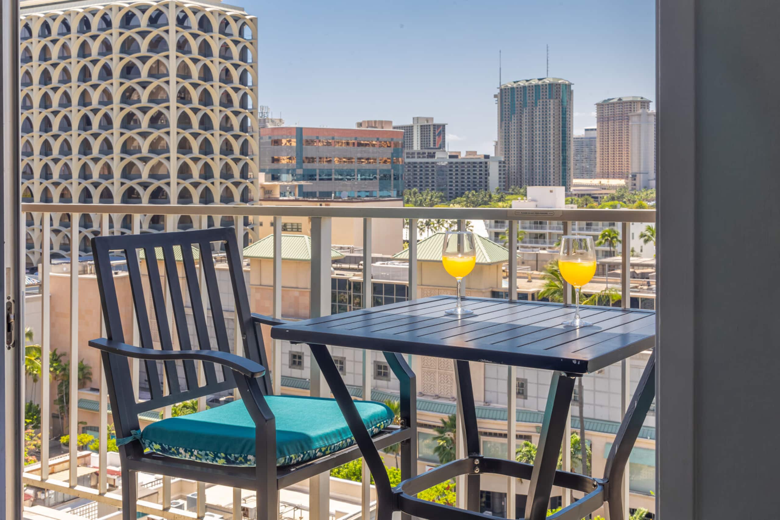 Condo in Honolulu · ★4.75 · 1 bedroom · 2 beds · 1 private bath - Image 8